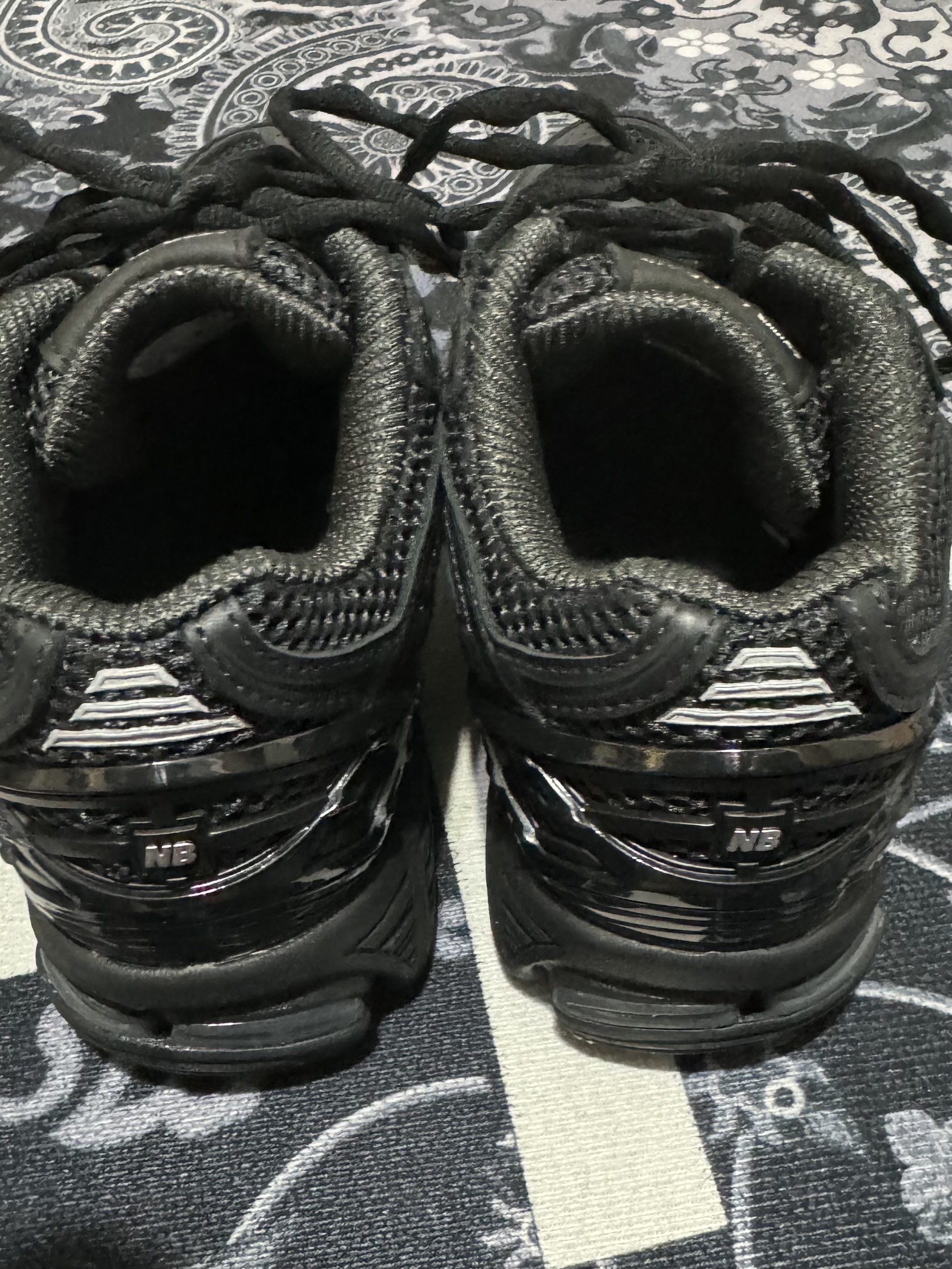 New Balance x Comme des Garcons Homme 1906R Black 착용 스타일 - 3