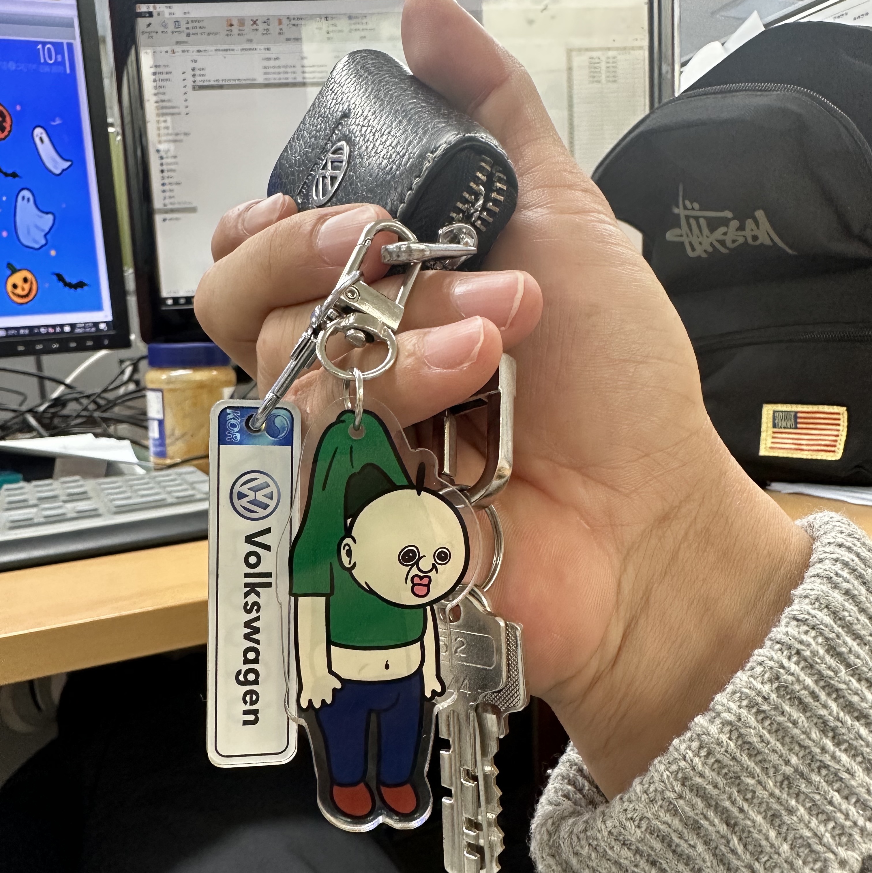 Bbangbbang Hanging Acrylic Keyring 착용 스타일