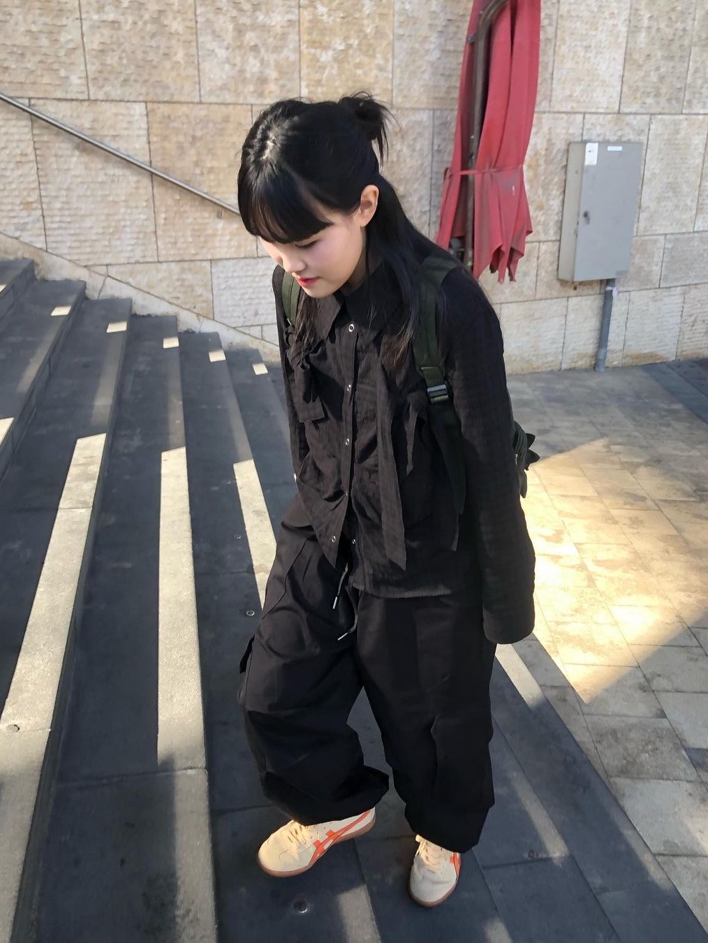 Millo Women Ribbon Tie Shirt Black, Millo Women Ribbon Tie Shirt Vintage Purple 착용 스타일 - 1