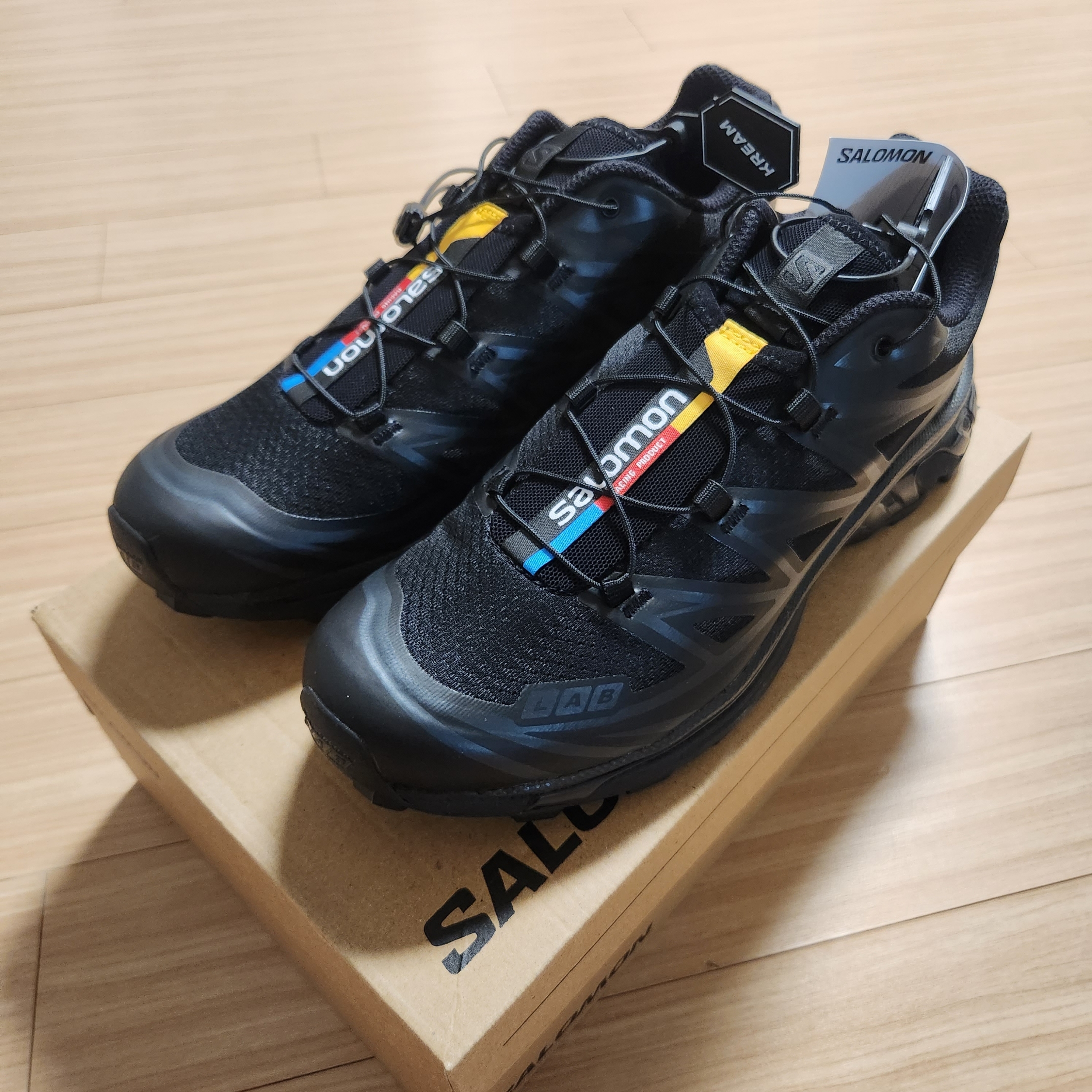 Salomon XT-6 ADV Black, New Balance ML610T Pink Moon - D Standard 착용 스타일 - 3