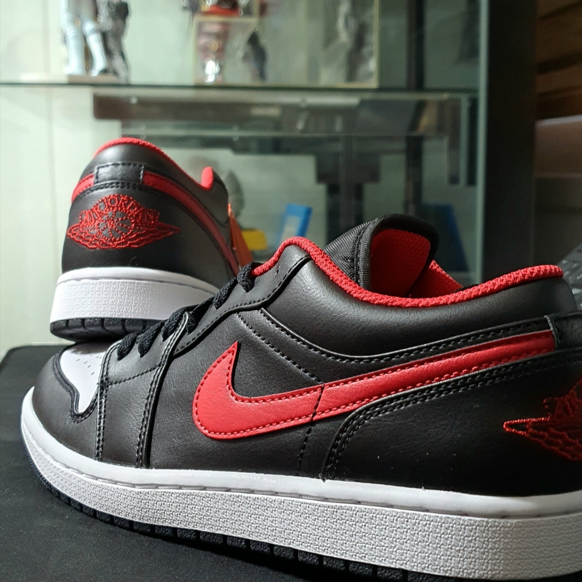 Jordan 1 Low Black Fire Red 착용 스타일
