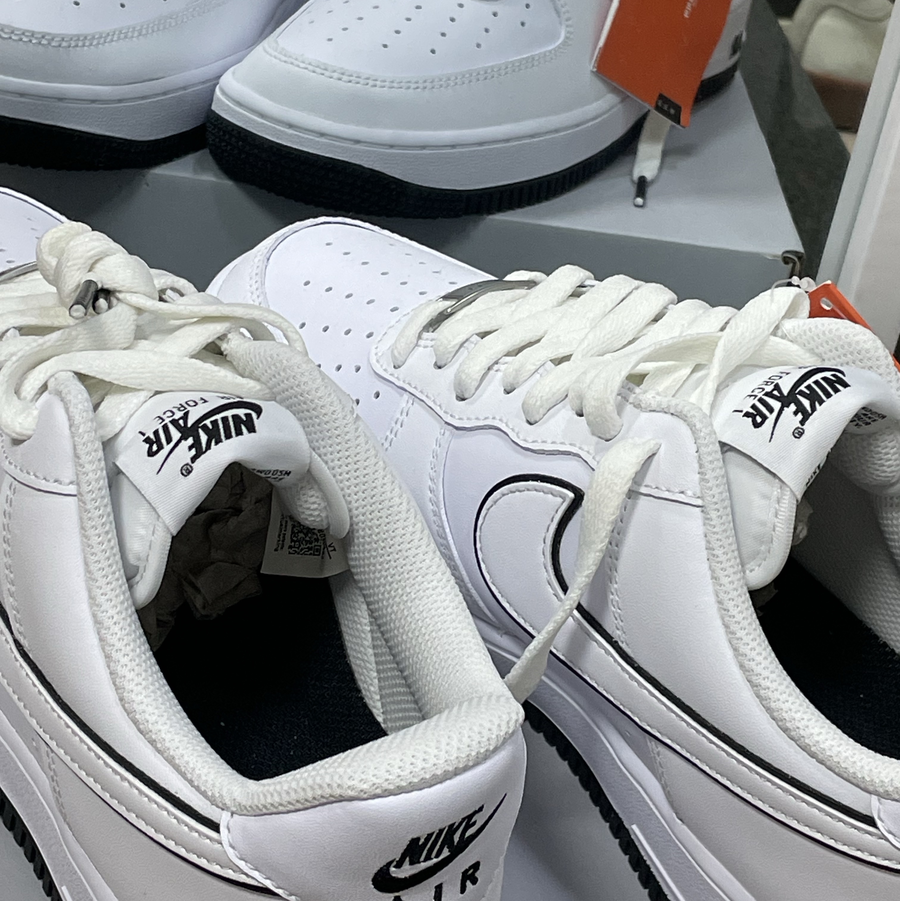 Nike Air Force 1 '07 White Black 착용 스타일
