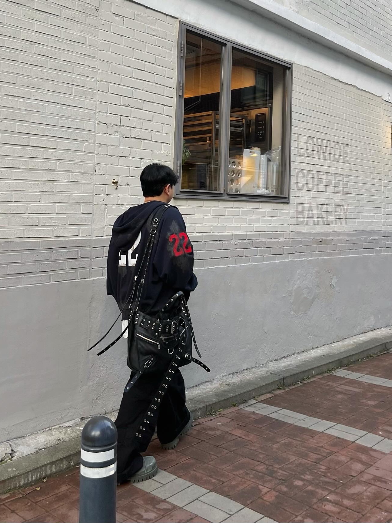 Balenciaga Paris Vintage Logo 22 Zip-Up Hoodie Dark Navy, Balenciaga Flared Cargo Pants Black 착용 스타일 - 2