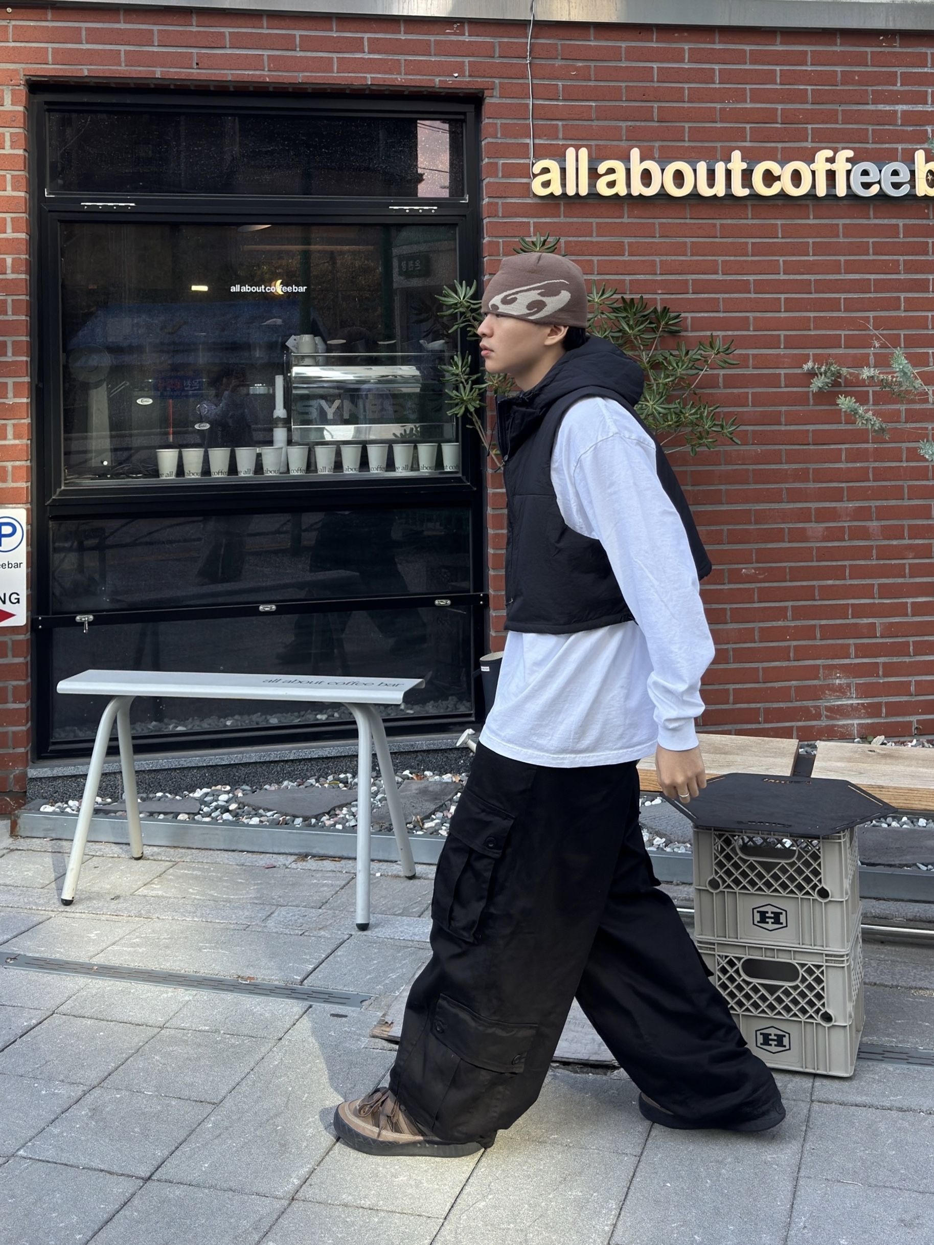 (W) Adidas Adimatic Earth Strata Dark Brown, Sansan Gear Logo Beanie Brown - 22FW 착용 스타일 - 1