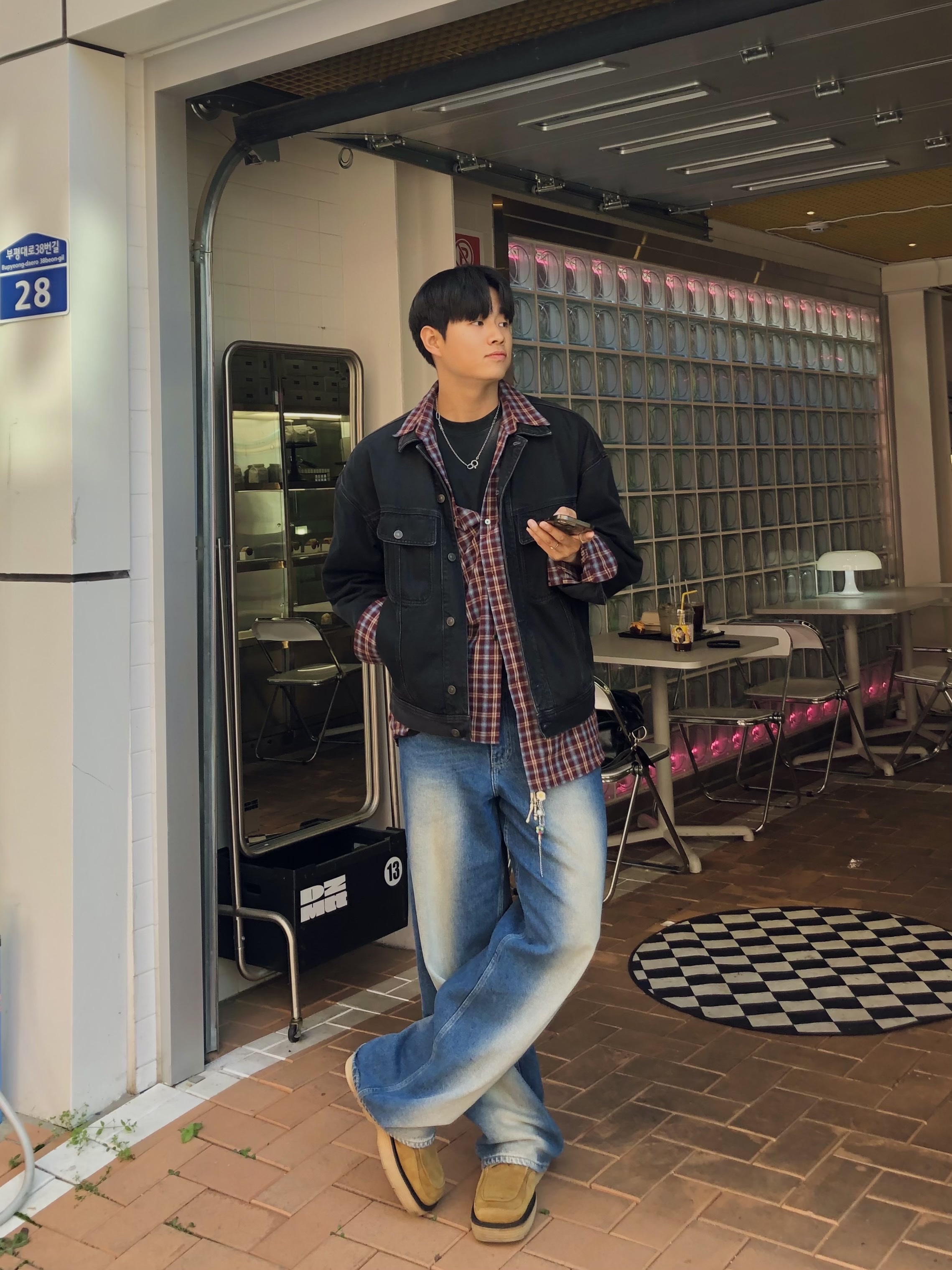 Diesel D-Barcy Trucker Jacket Black Dark Grey 착용 스타일 - 1