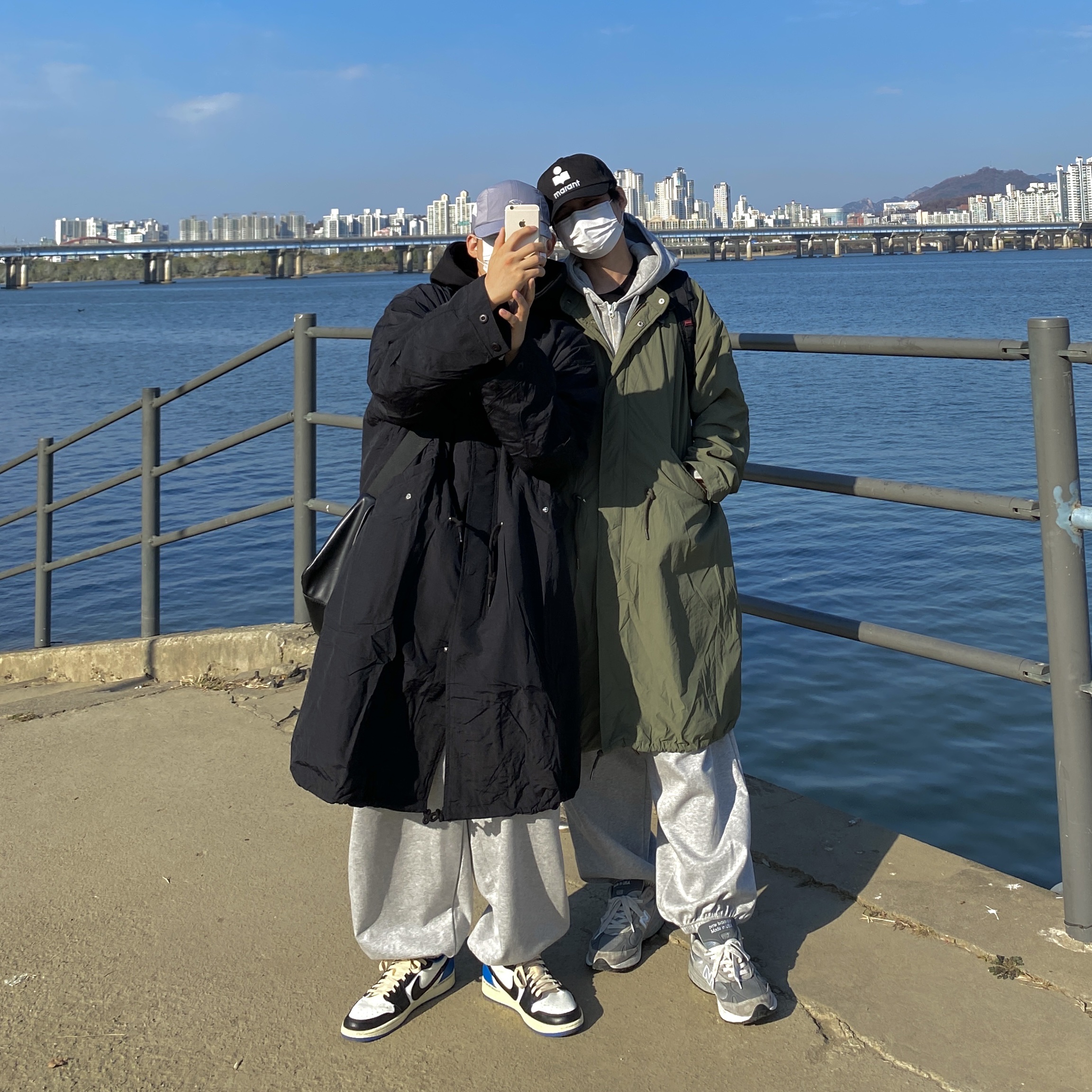 Sansan Gear Nylon Wing Cap Grey - 22FW, (W) Isabel Marant Tyron Logo Cap Black Ecru - 23FW 착용 스타일 - 1