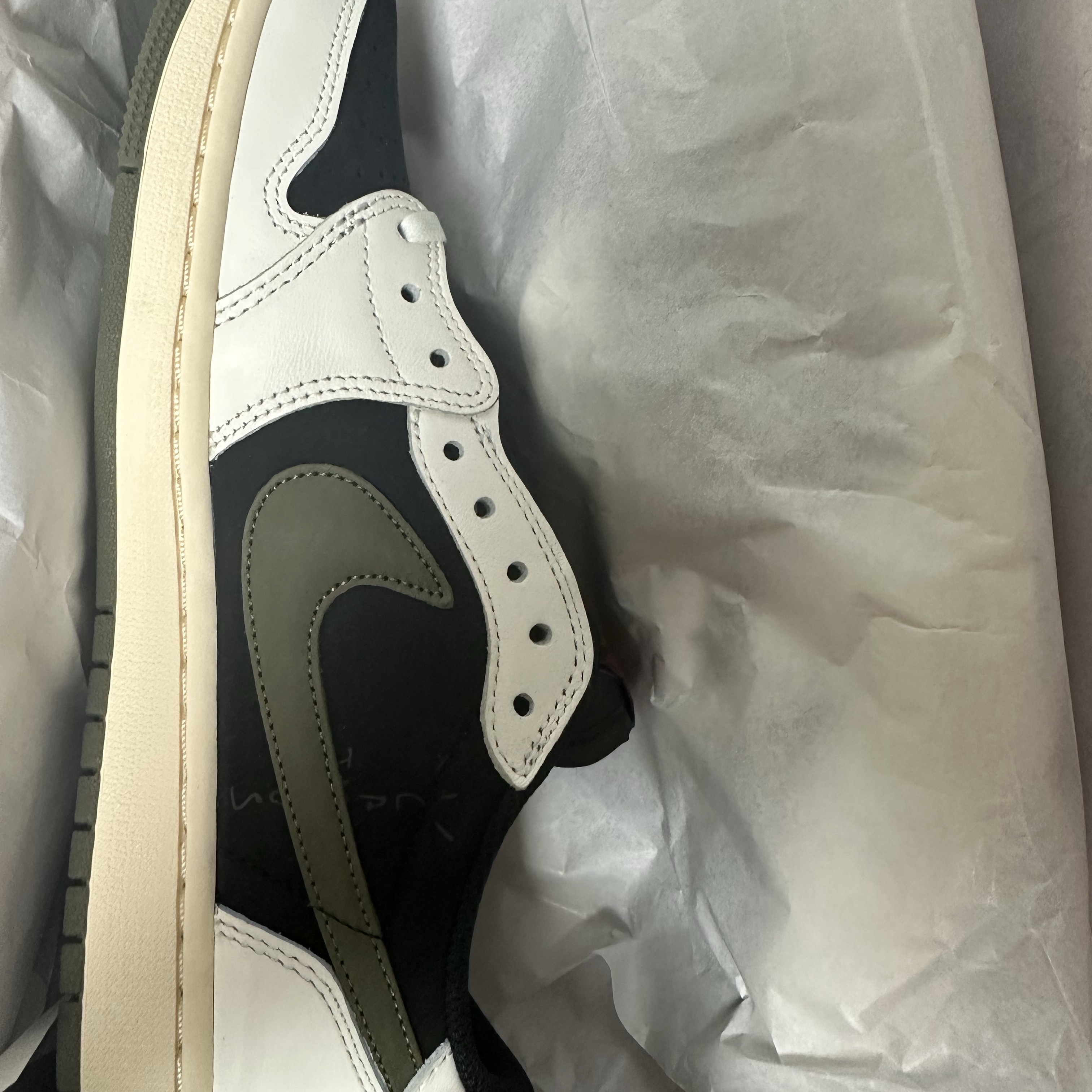 (W) Jordan 1 x Travis Scott Retro Low OG SP Medium Olive 착용 스타일