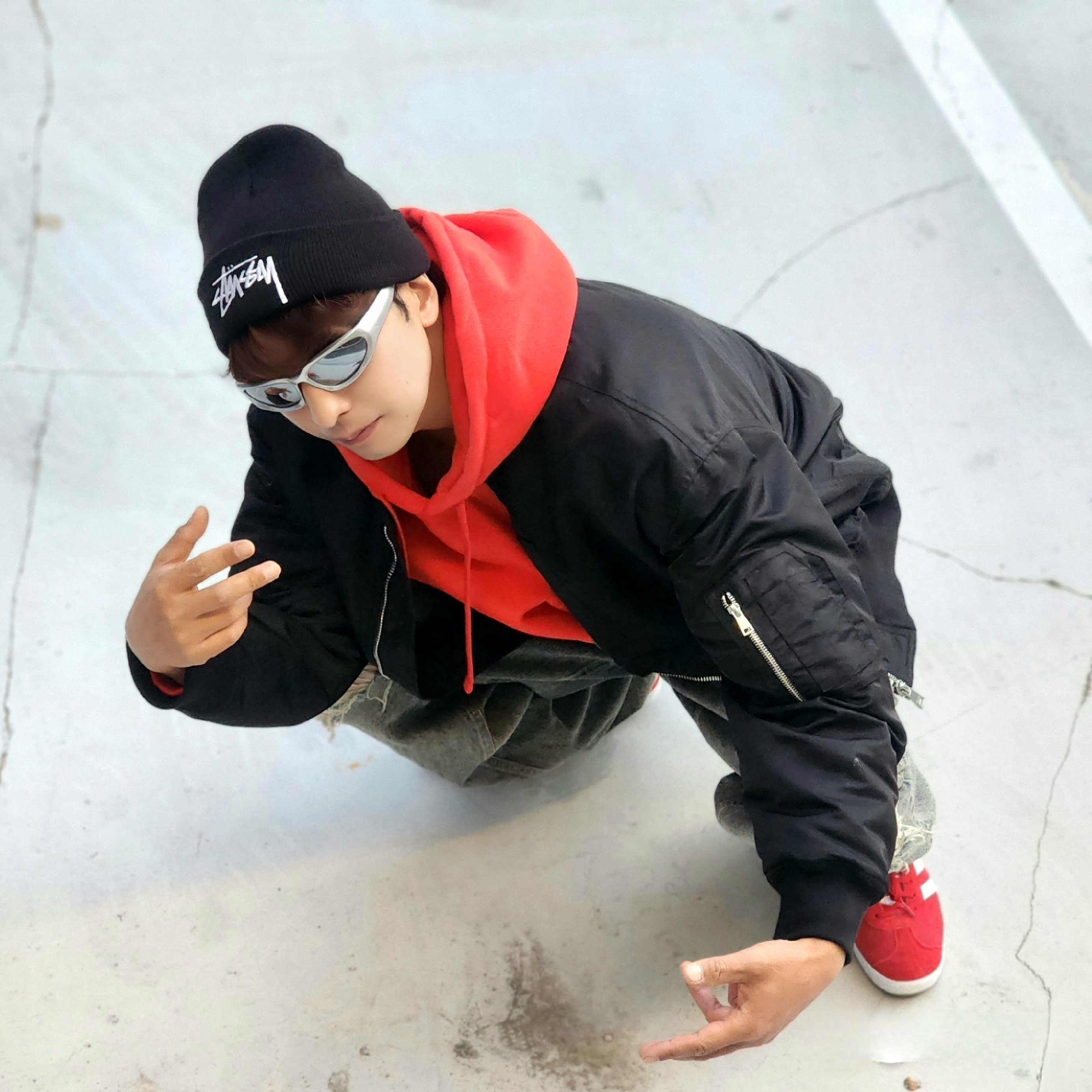 Stussy Big Stock Cuff Beanie Black, Stussy Beach Roots Hoodie Red 착용 스타일 - 3