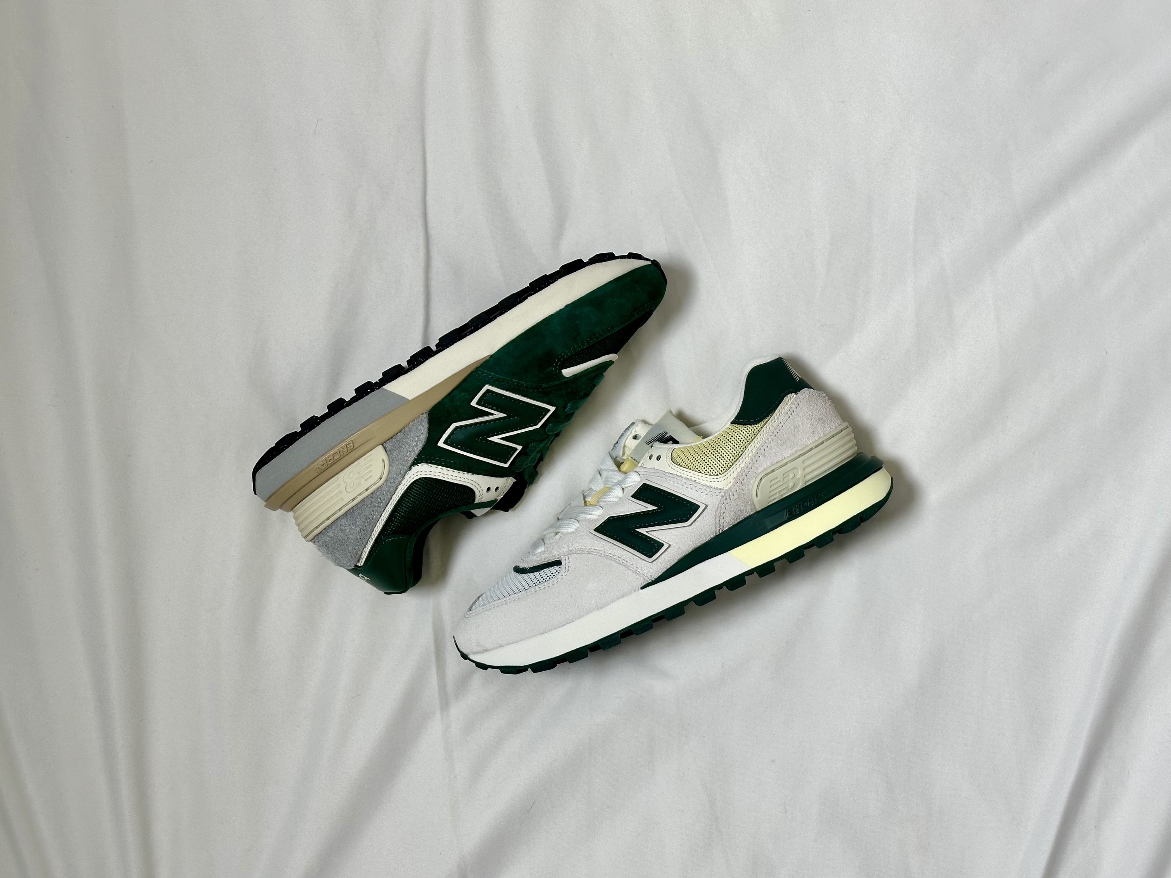 New Balance 574 Legacy Green, New Balance 574 Legacy White Green 착용 스타일 - 1