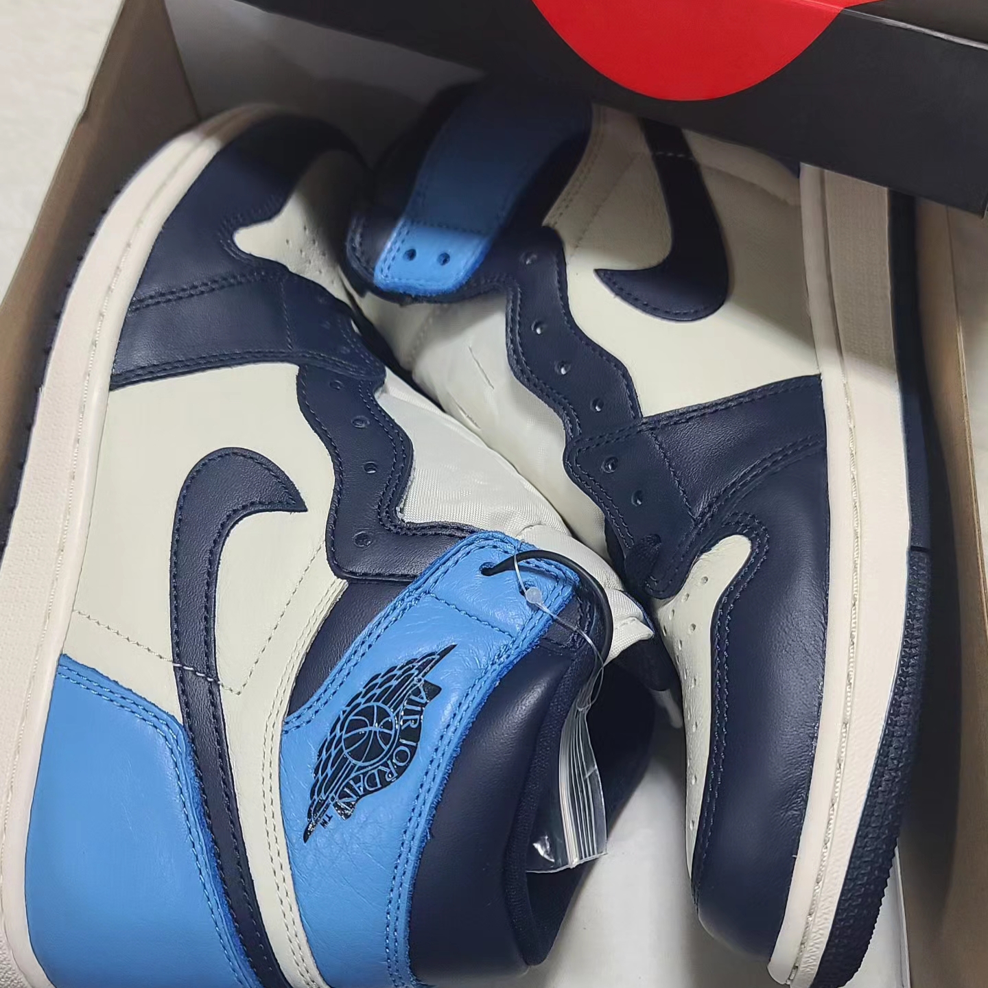 Jordan 1 Retro High Obsidian UNC 착용 스타일 - 2
