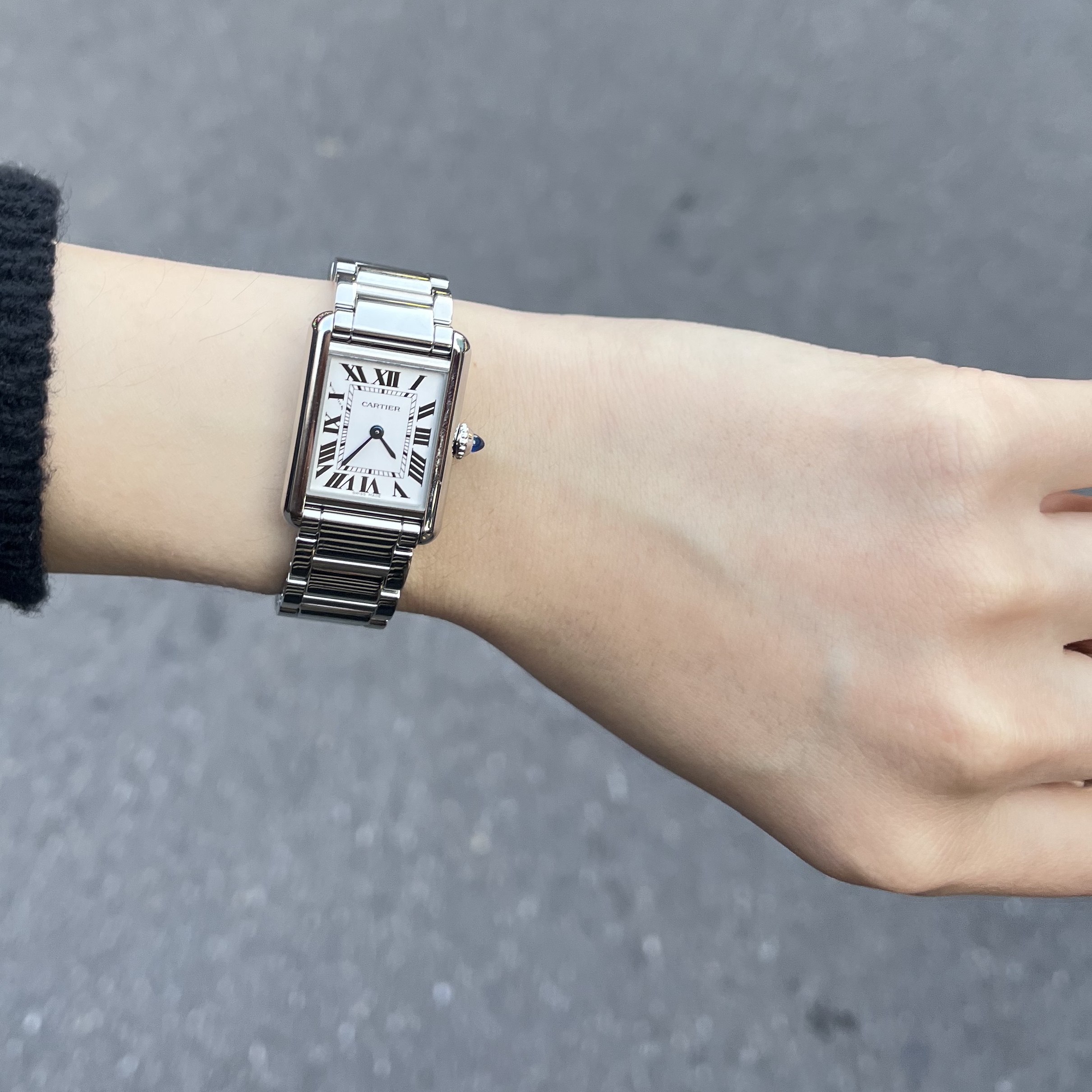 Cartier Tank Must Watch Small Quartz Steel Bracelet Steel 착용 스타일