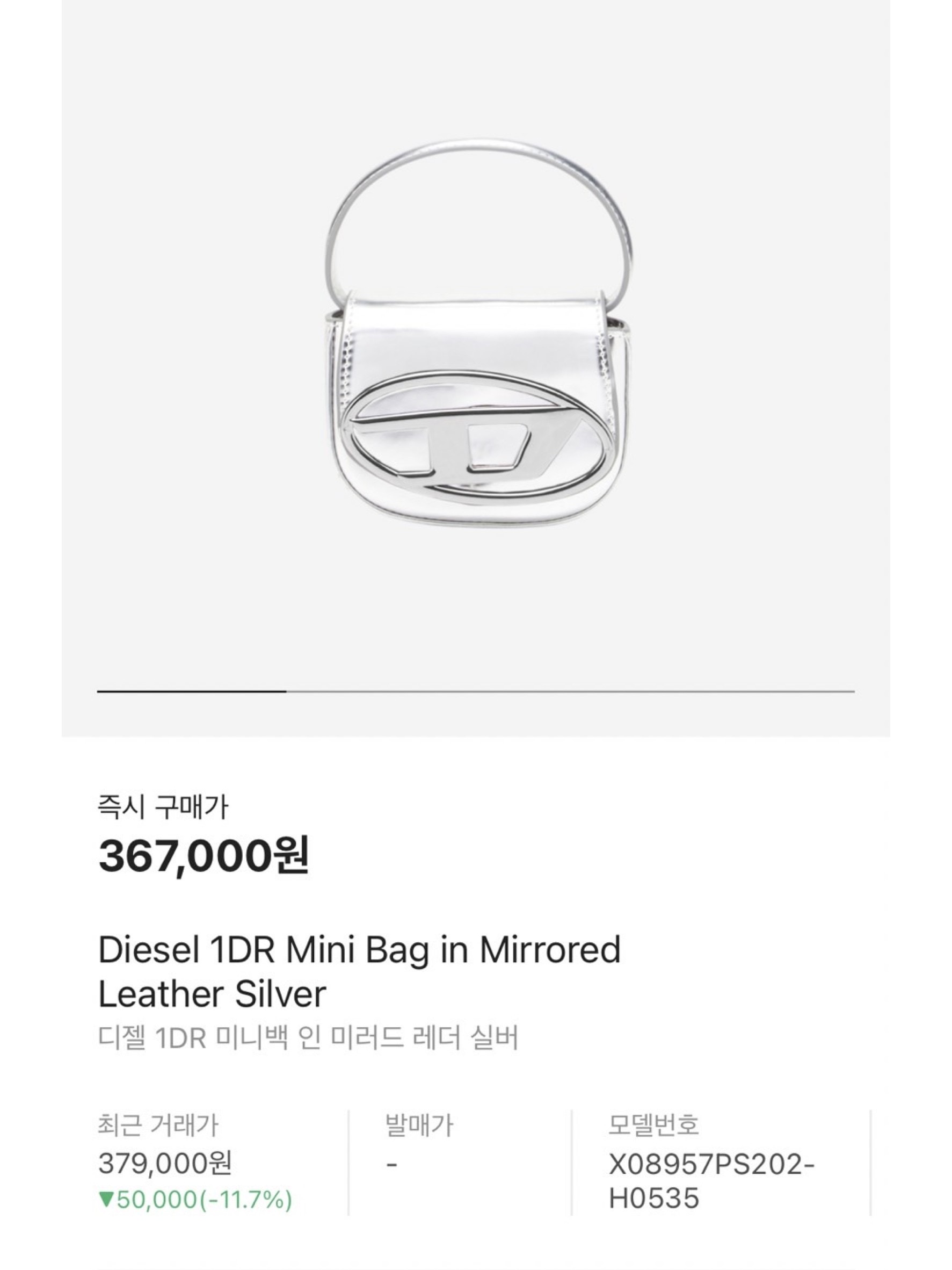 Celine Oval Bag Cuir Triomphe in Smooth Calfskin Tan, Saint Laurent Bronze Monogram Le 5 A 7 Hobo Bag in Smooth Leather Black 착용 스타일 - 6