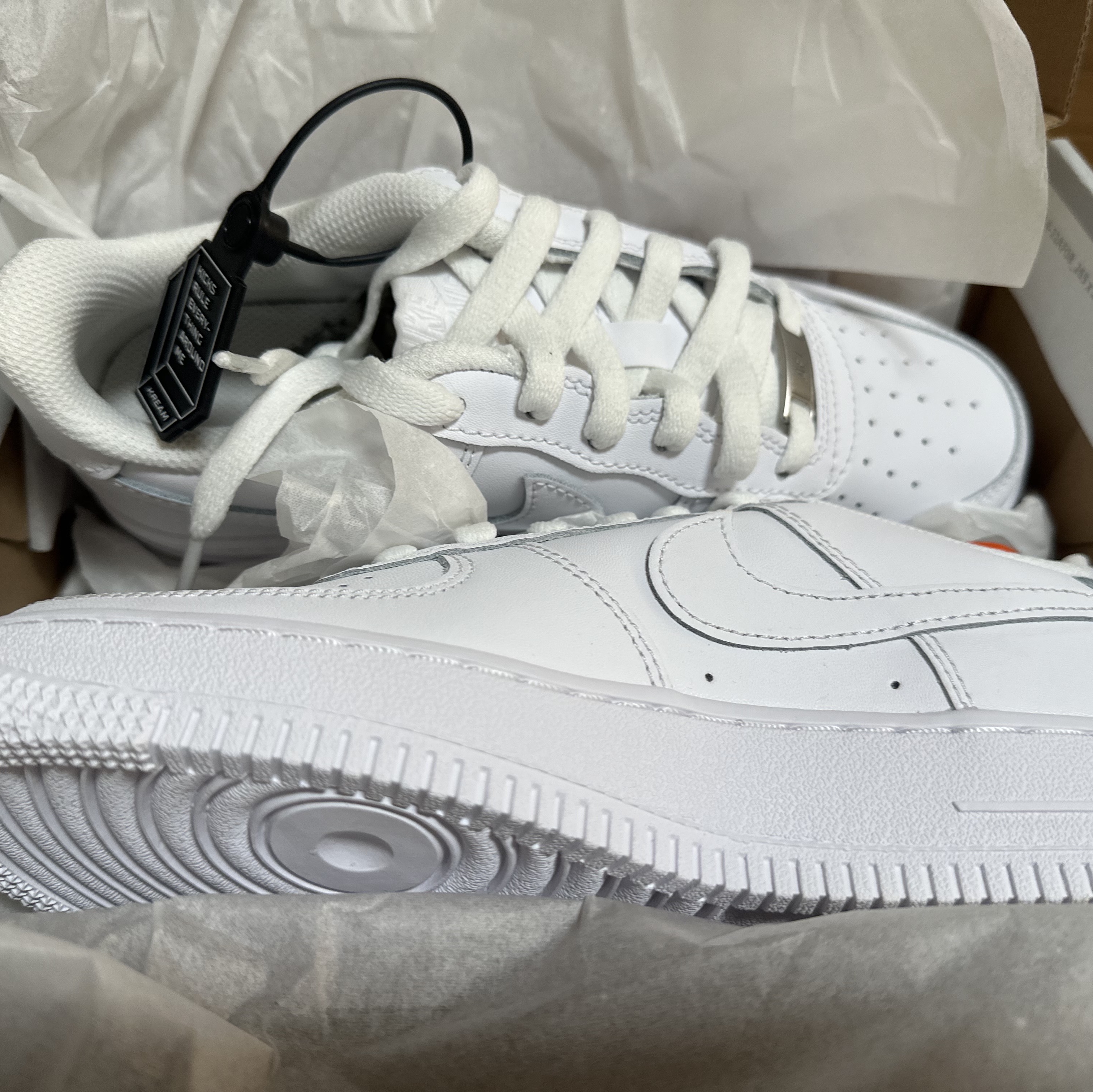 (GS) Nike Air Force 1 LE White 착용 스타일 - 4