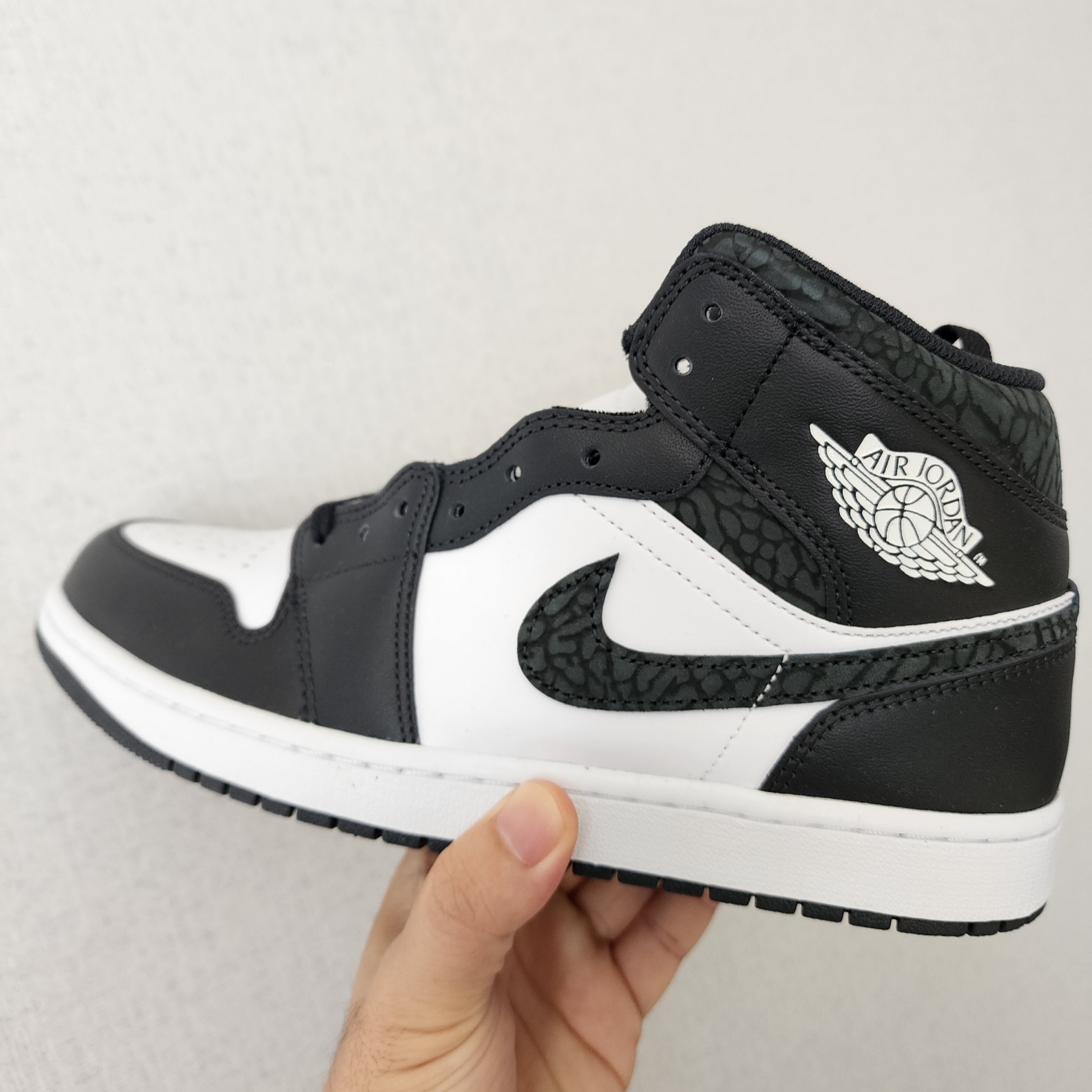 Jordan 1 Mid SE Off Noir Black White 착용 스타일 - 1