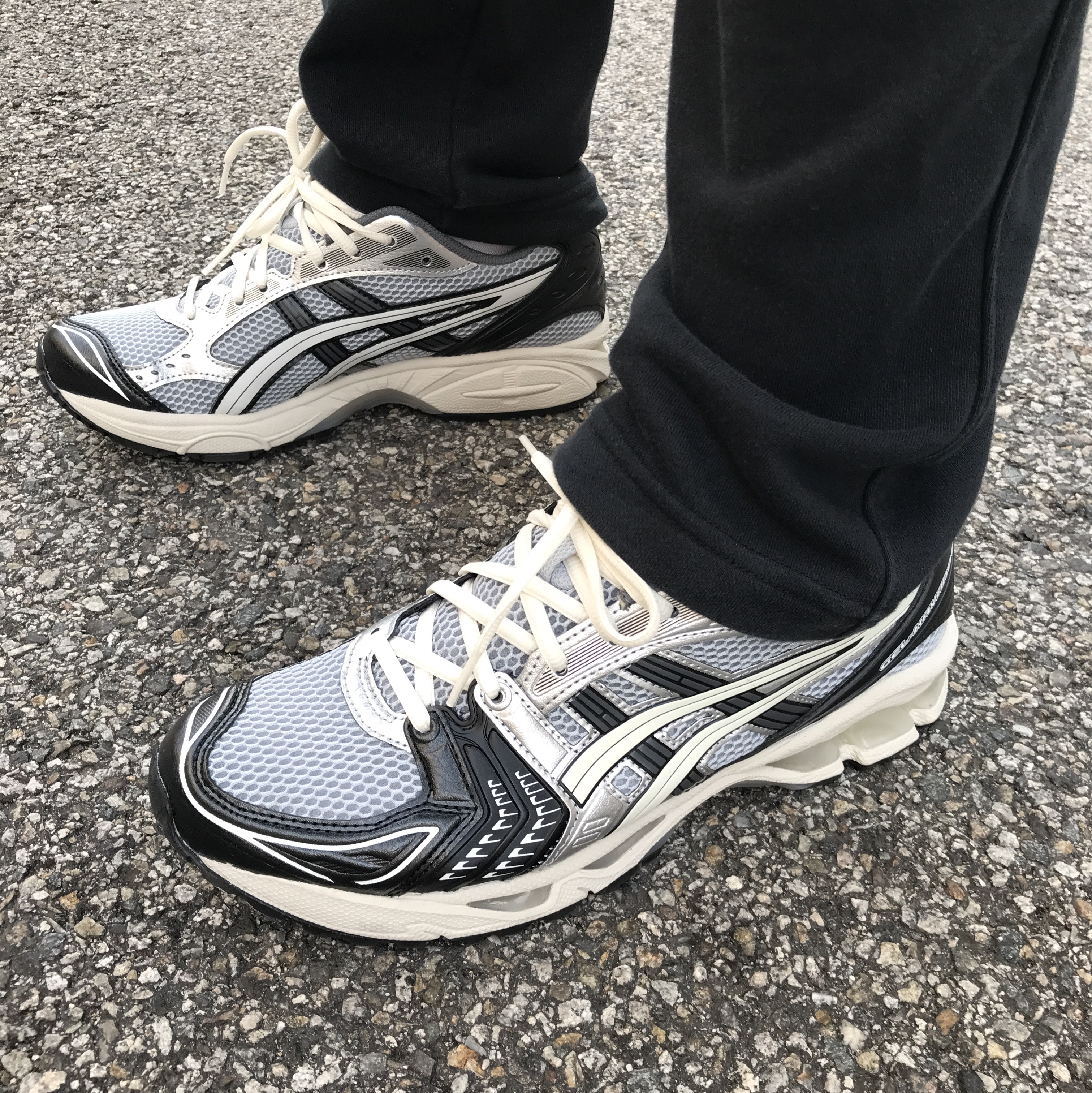 Asics Gel-Kayano 14 Black Glacier Grey 착용 스타일 - 2
