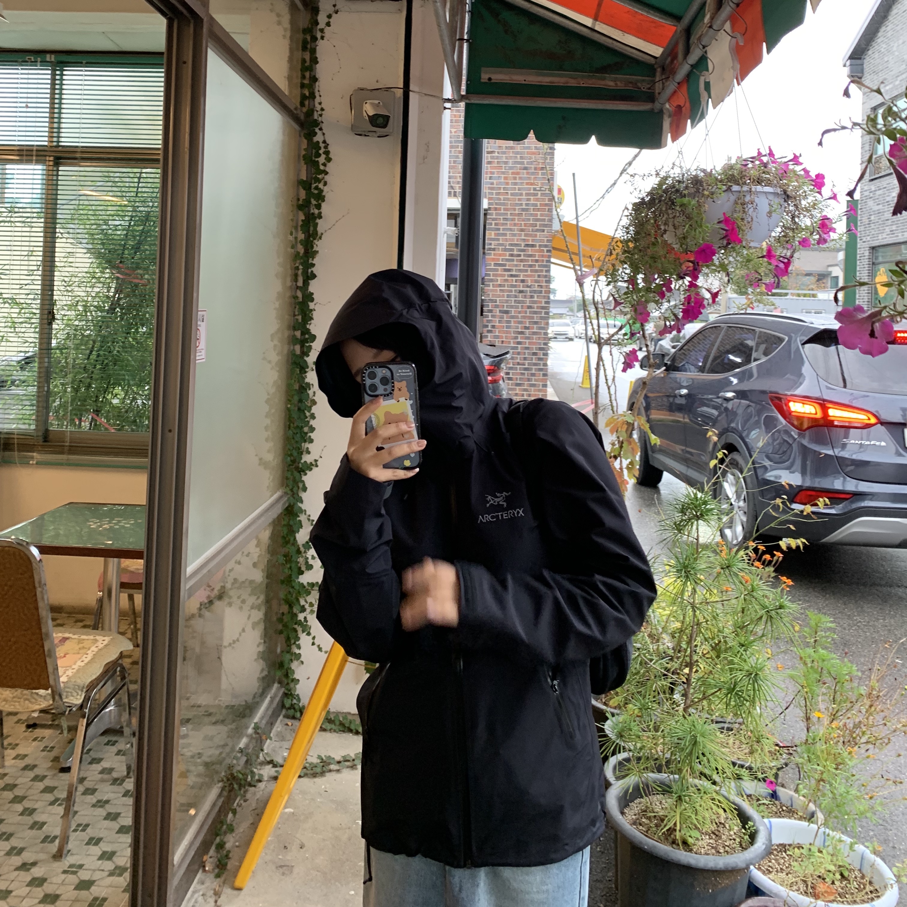 Arc'teryx Beta LT Jacket Black 착용 스타일 - 1