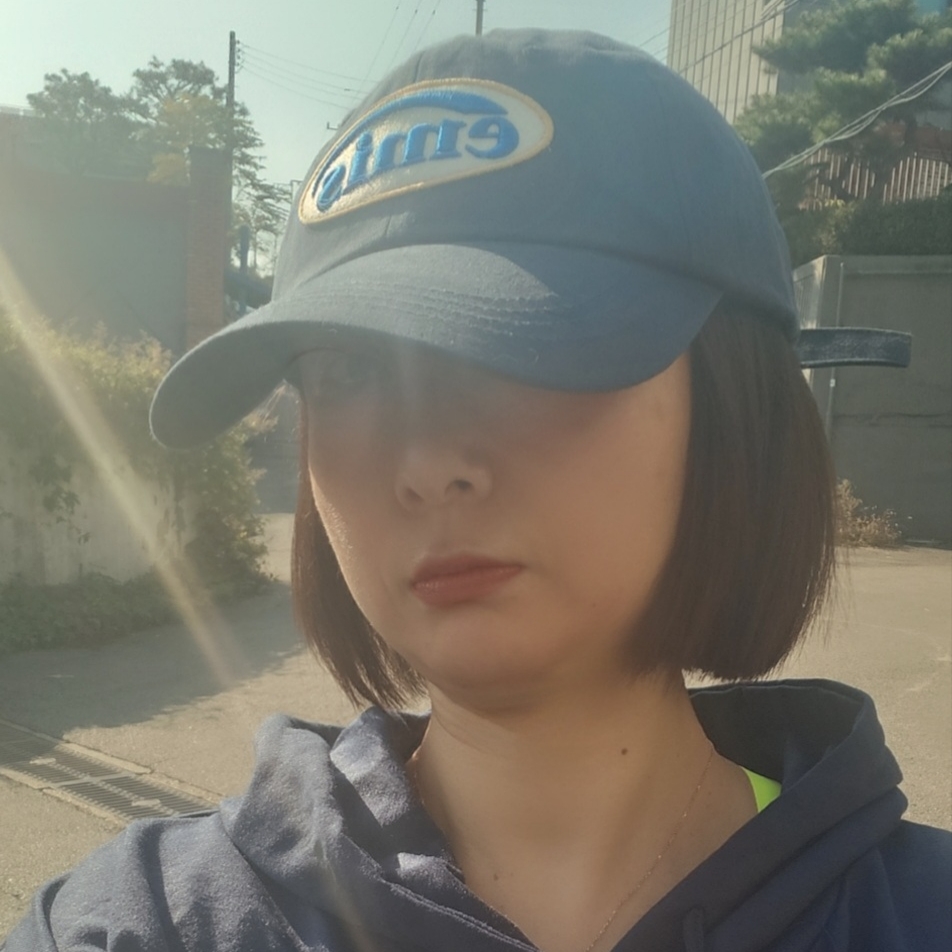Emis Wappen Ball Cap Navy 착용 스타일 - 1