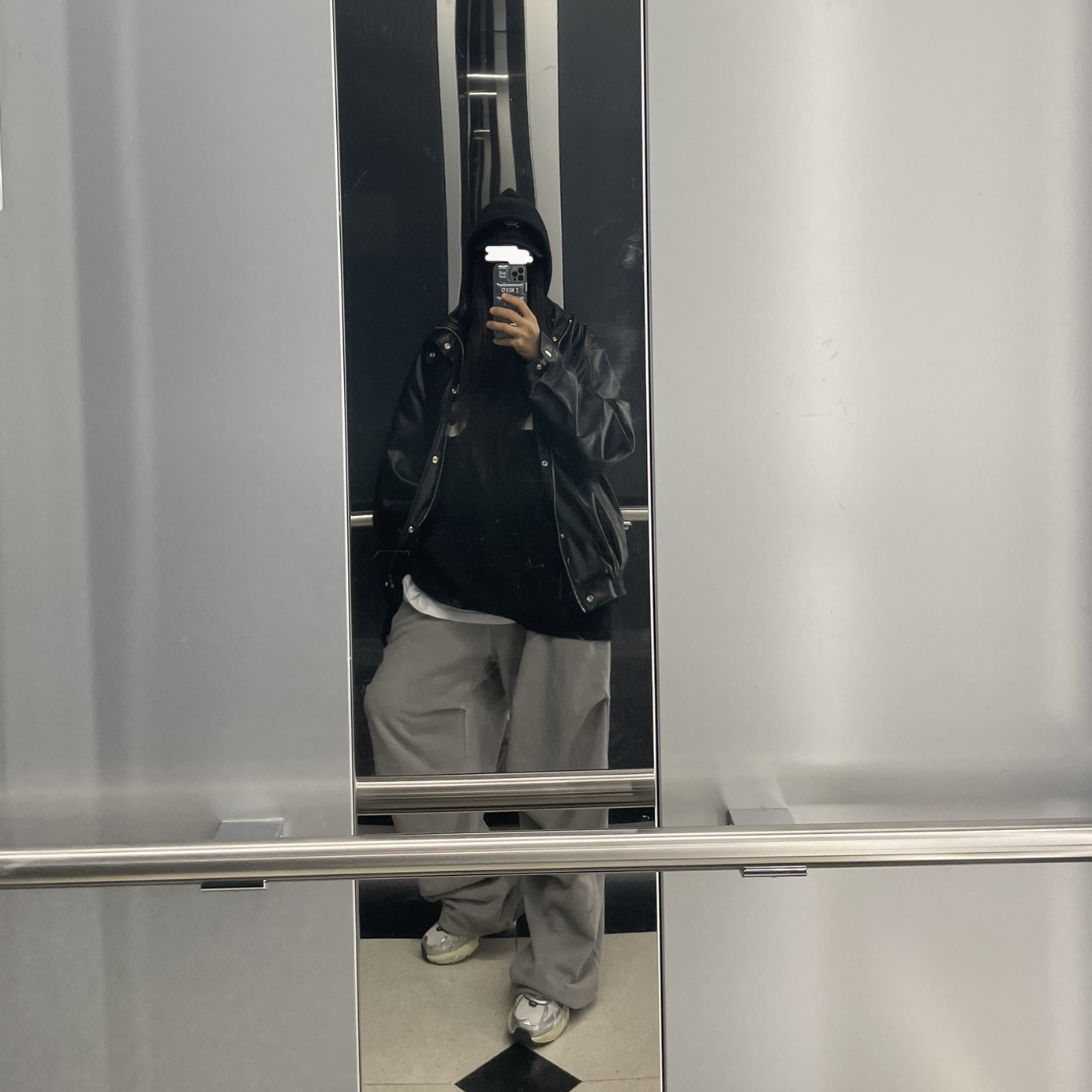 Nike V2K Run Summit White Metallic Silver 착용 스타일