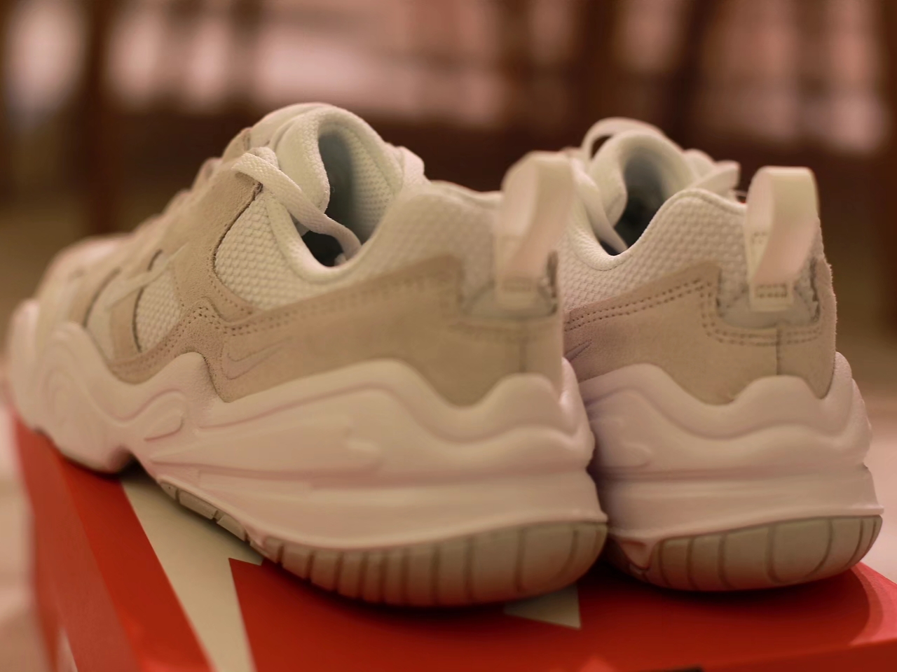 (W) Nike Tech Hera Summit White 착용 스타일 - 3