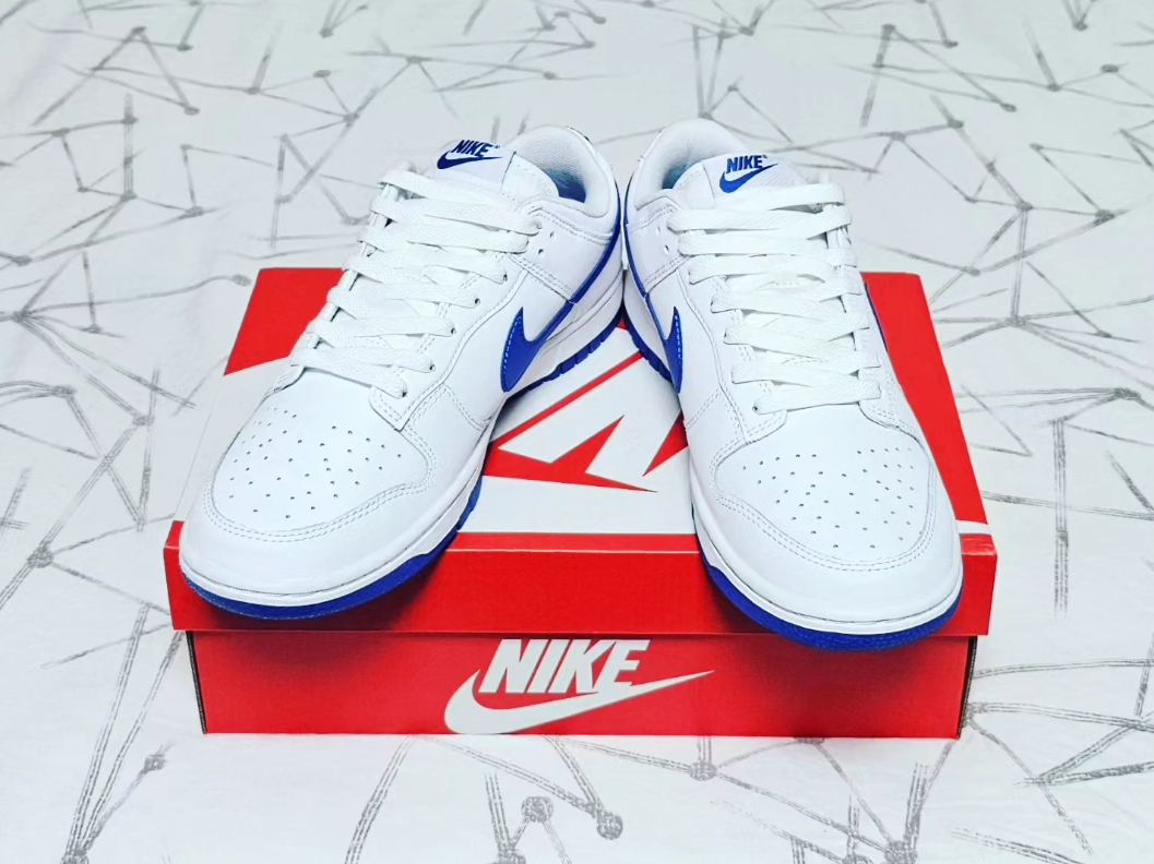 Nike Dunk Low Retro White Hyper Royal 착용 스타일 - 3