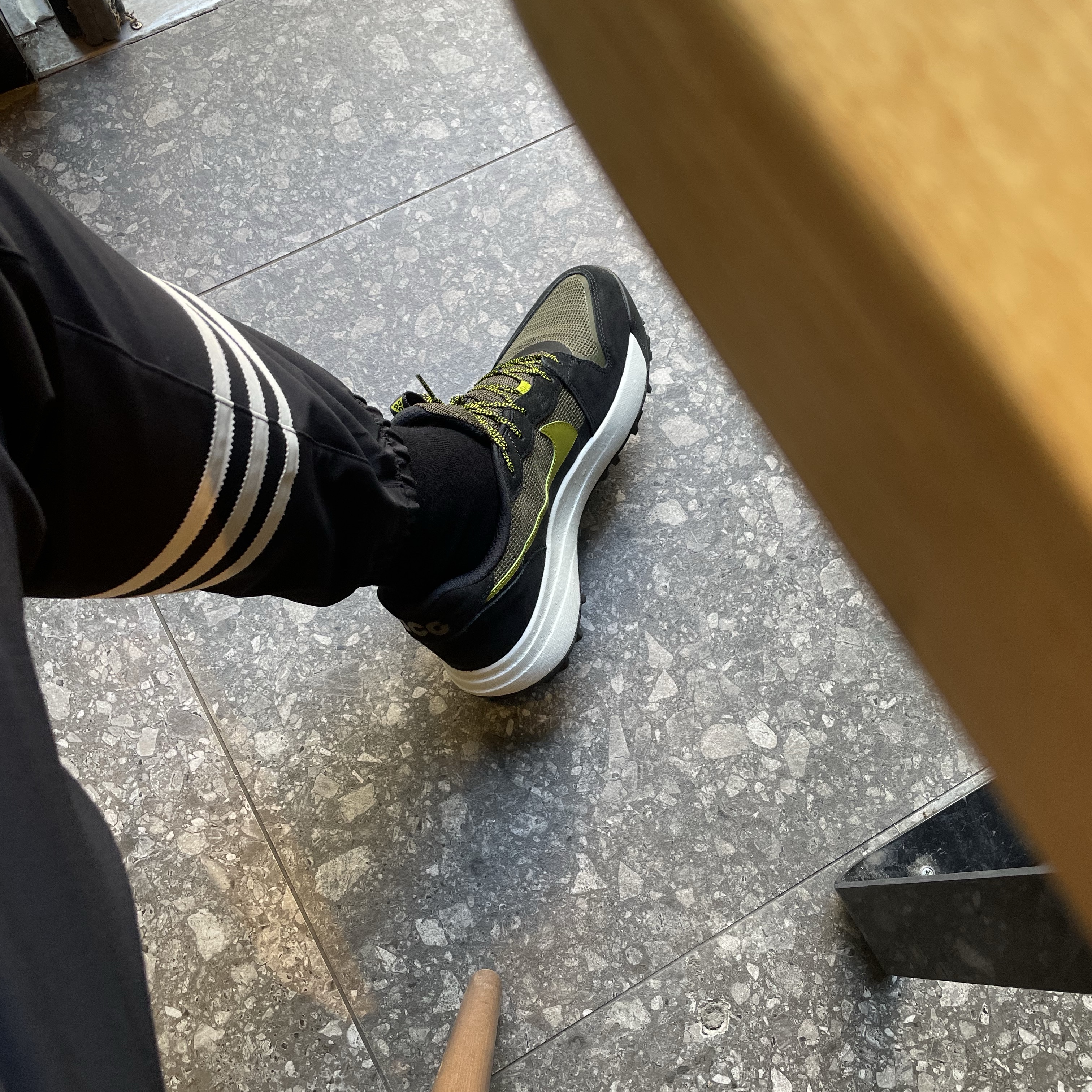Nike ACG Lowcate Black Moss 착용 스타일