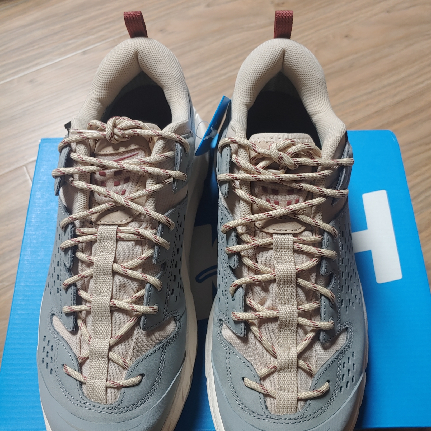 Hoka Tor Ultra Low Limstone Shifting Sand 착용 스타일
