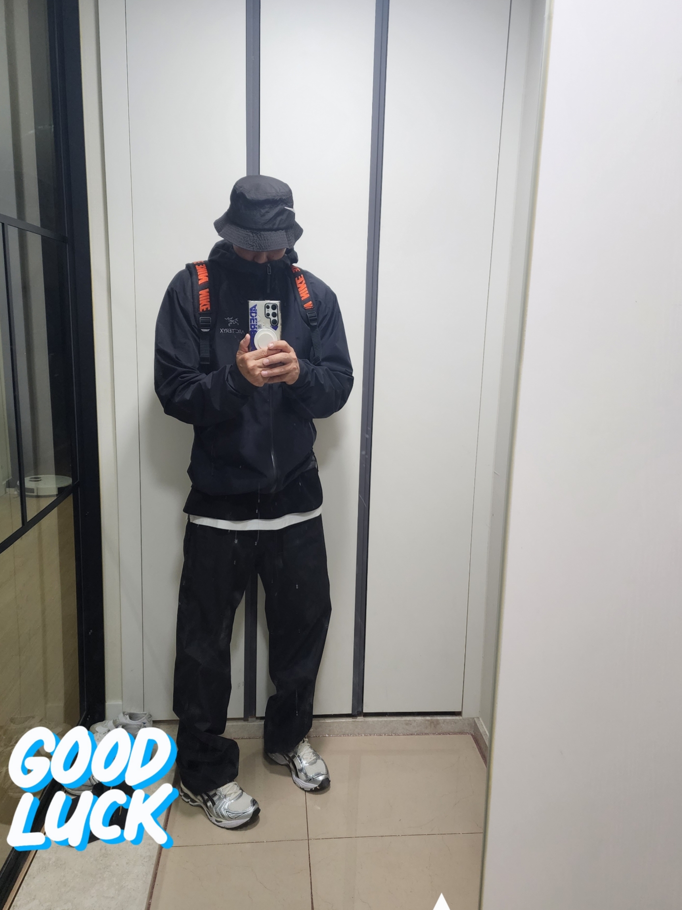 Arc'teryx Beta LT Jacket Black, Asics Gel-Kayano 14 Cream Black 착용 스타일 - 2