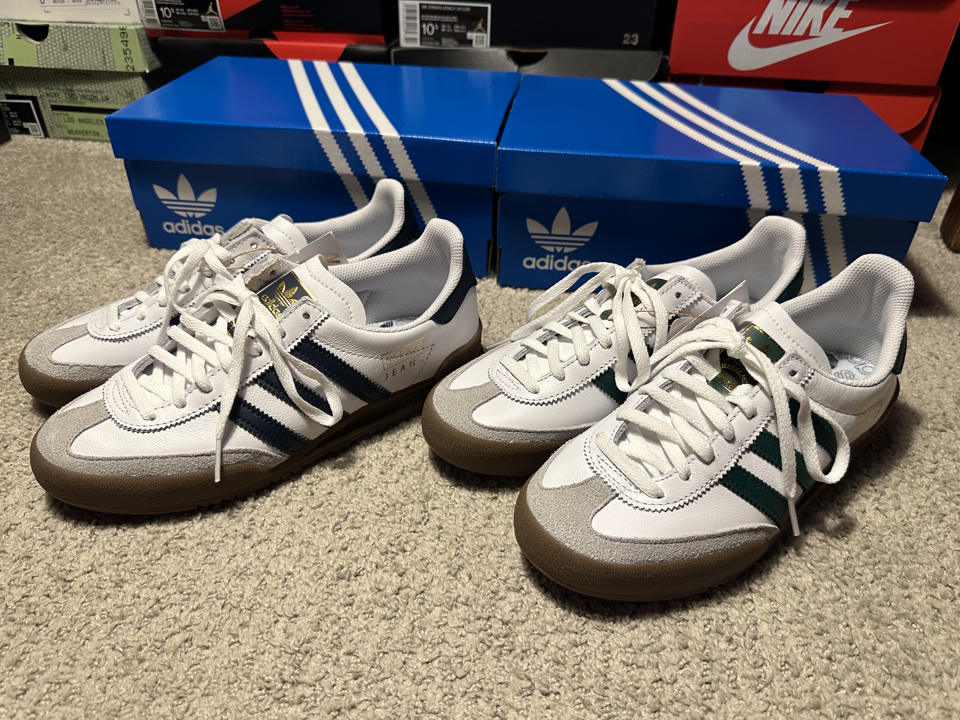 Adidas Jeans Cloud White Collegiate Navy Gum, Adidas Jeans Cloud White Collegiate Green Gum 착용 스타일 - 1