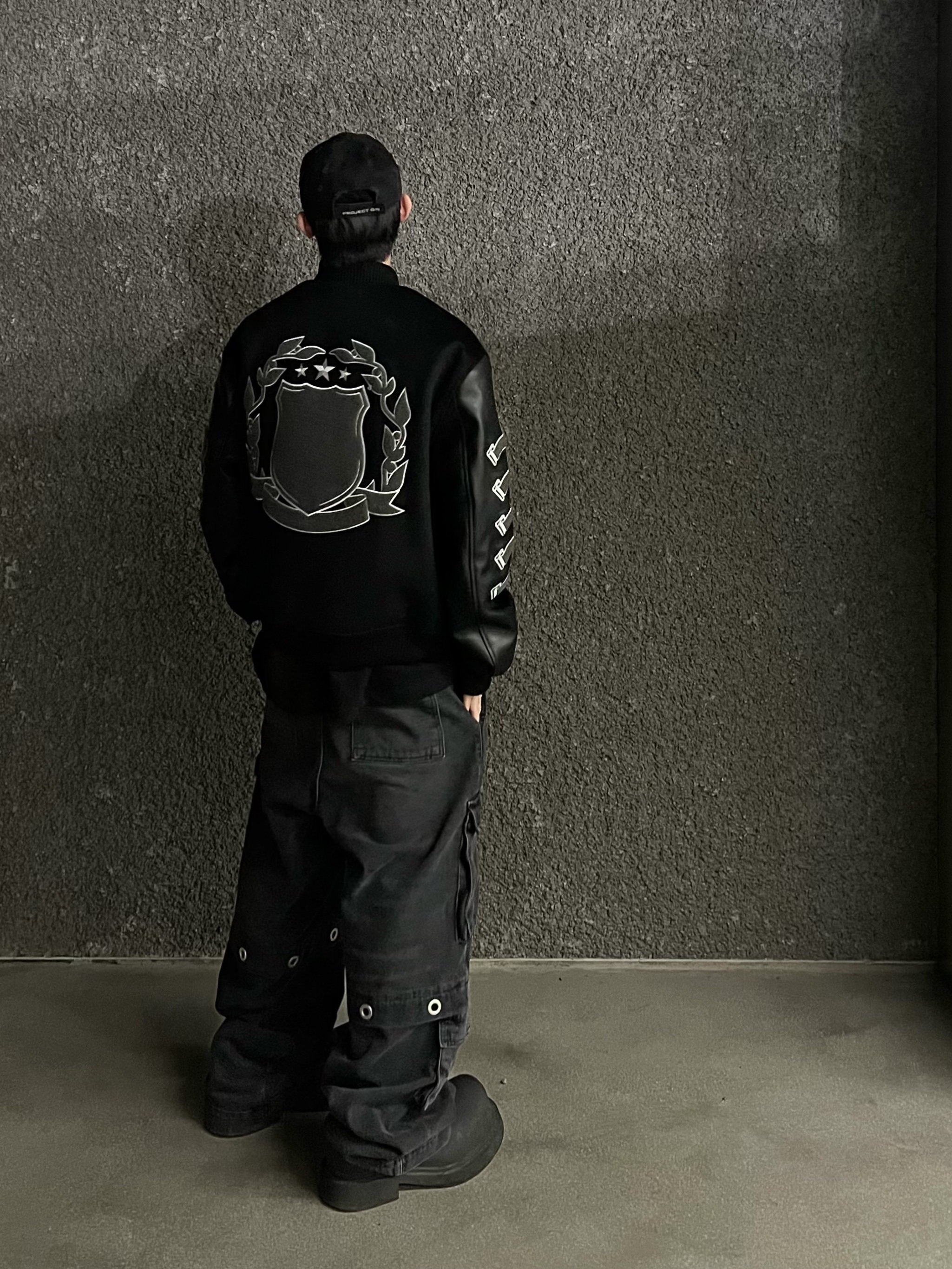 Project G/R Crashed Cap Black, MJD Eyelet Cargo Denim Pants Black 착용 스타일 - 3