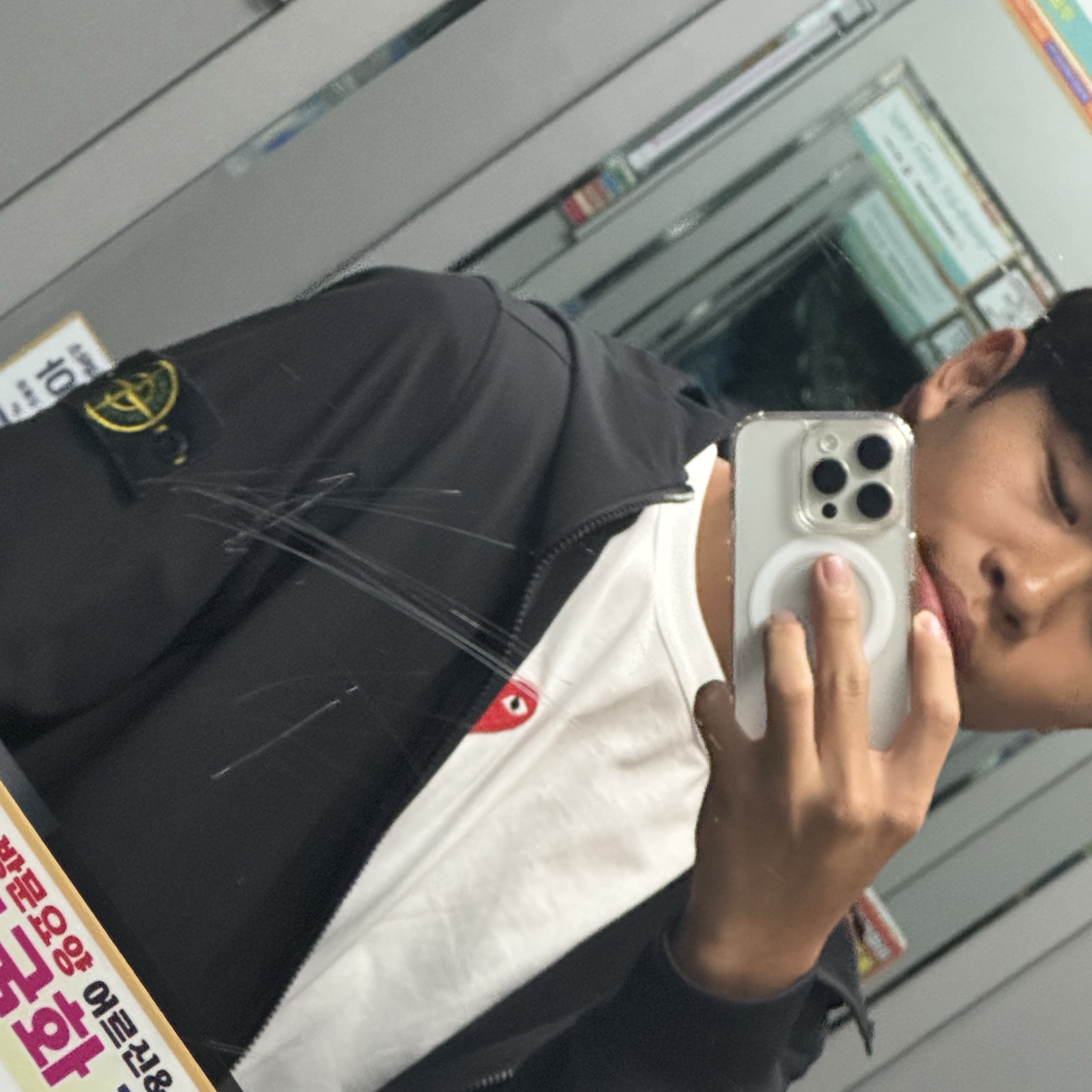 Play Comme des Garcons LS T-Shirt White 착용 스타일 - 1