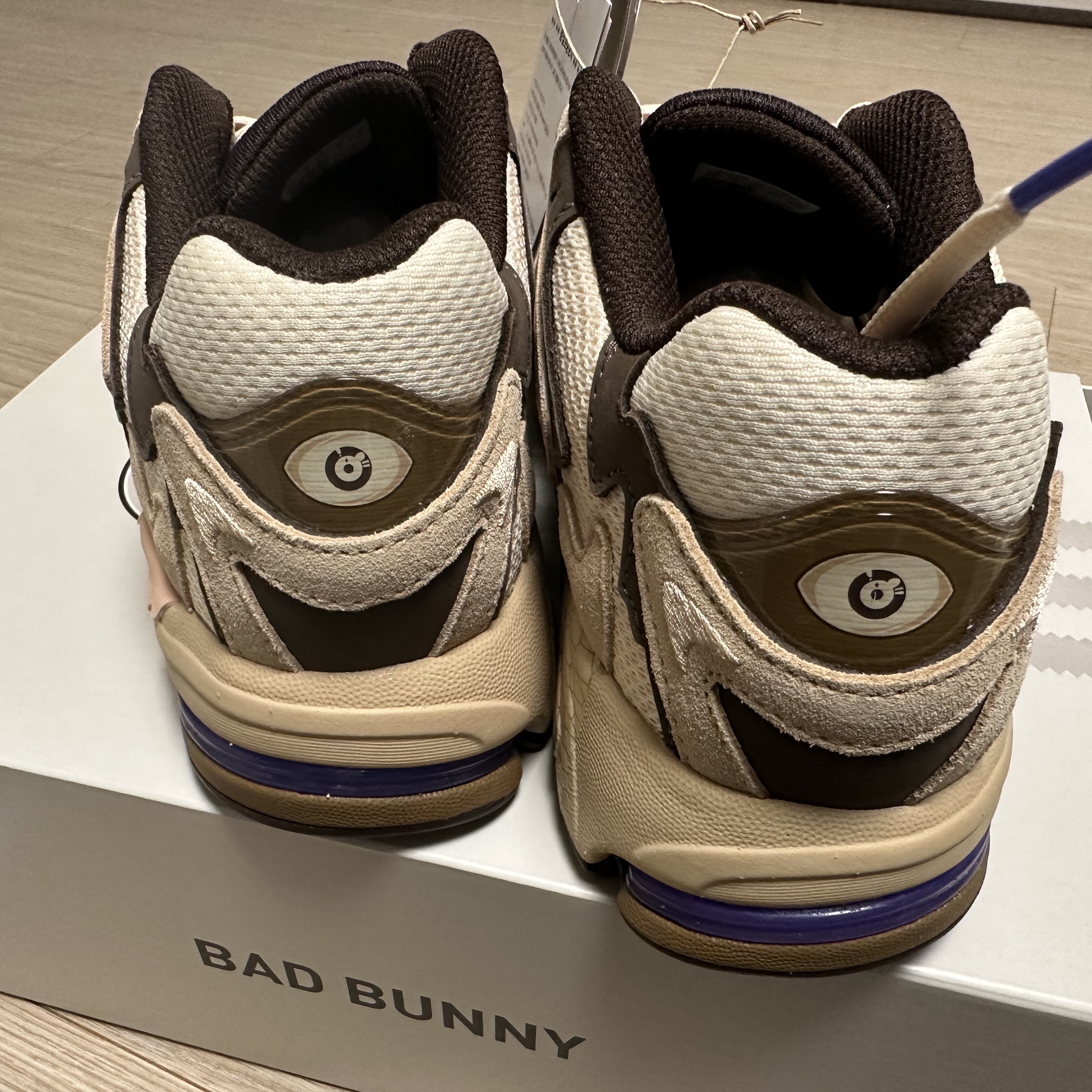 Adidas x Bad Bunny Response CL Ecru Tint 착용 스타일 - 6