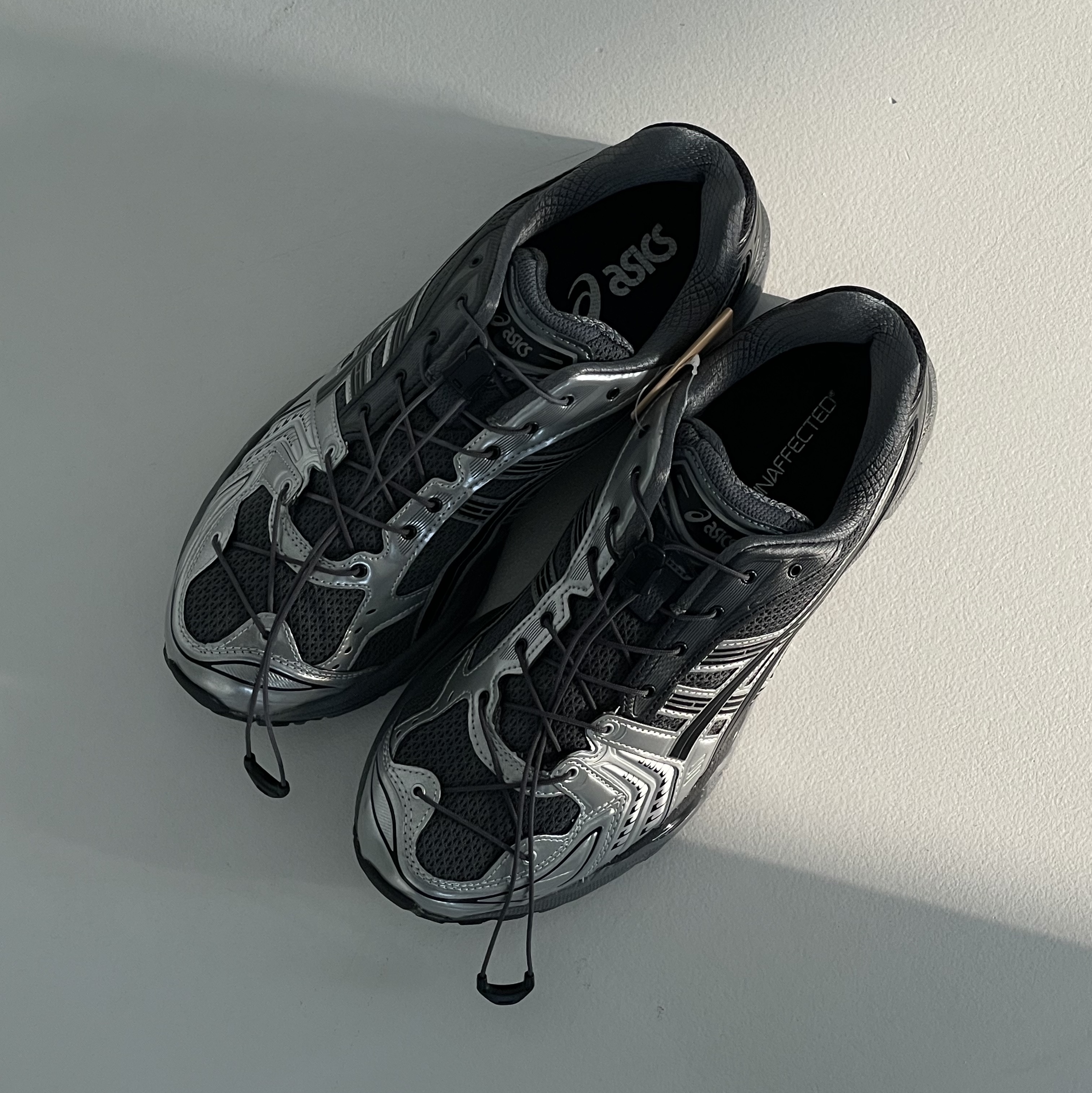 Asics x Unaffected Gel-Kayano 14 Silver Moon 착용 스타일 - 3