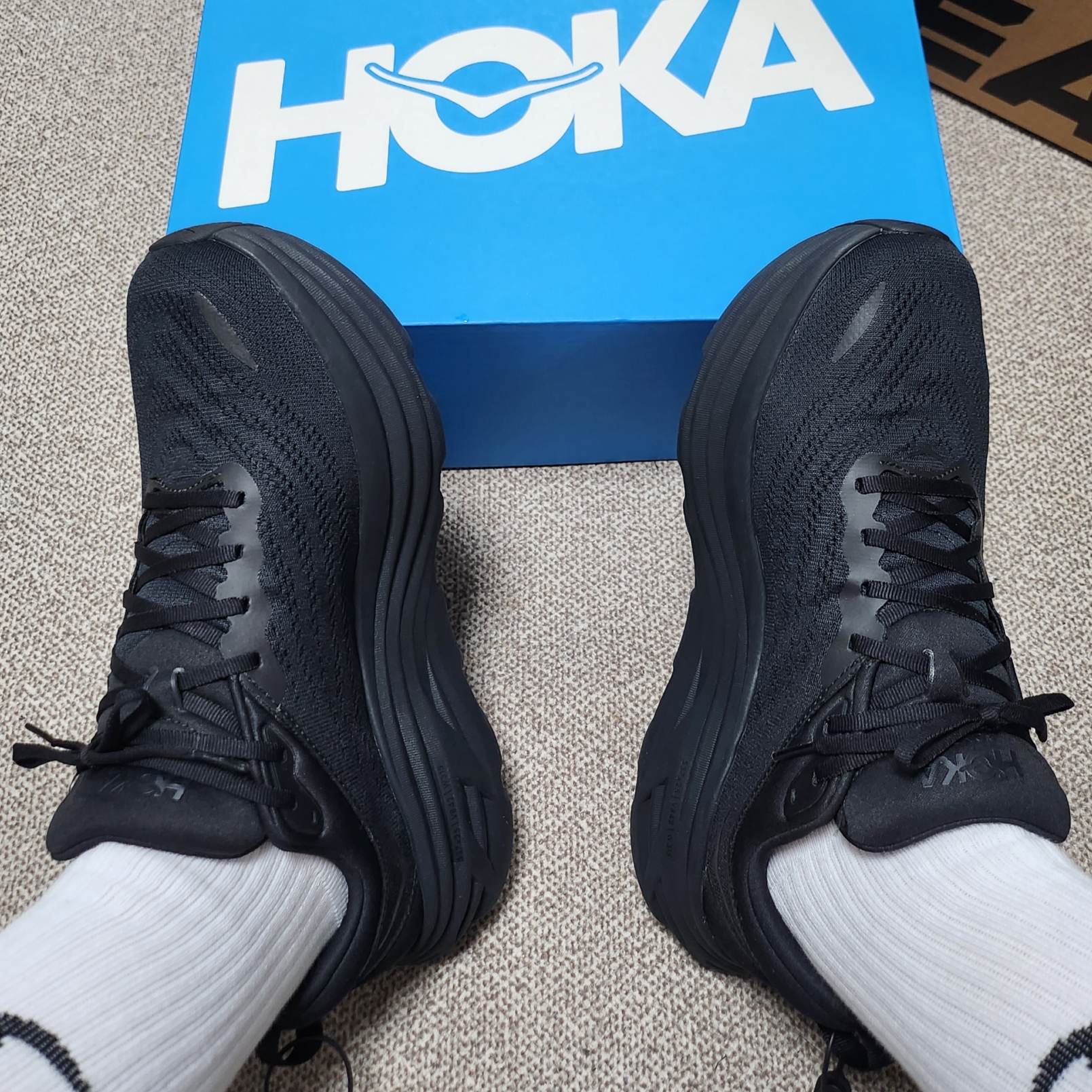 Hoka Bondi 8 Black - Wide 착용 스타일