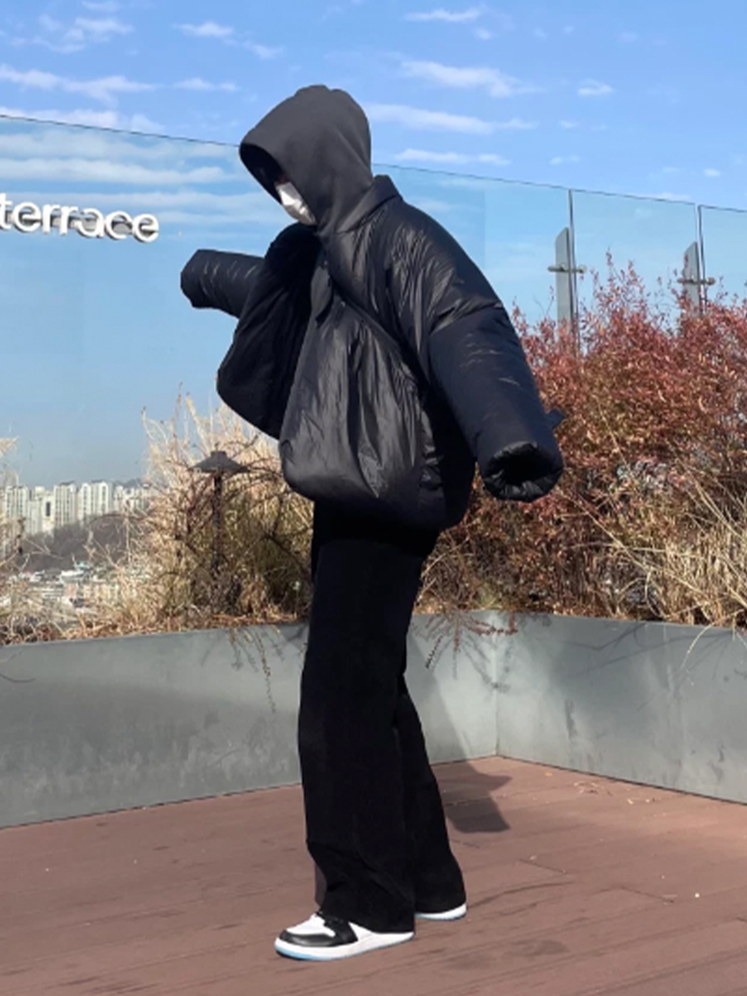 Yeezy Gap Engineered By Balenciaga Round Jacket 2 Black, Zara x Ader Error Oversize Puffer Jacket Black 착용 스타일 - 4
