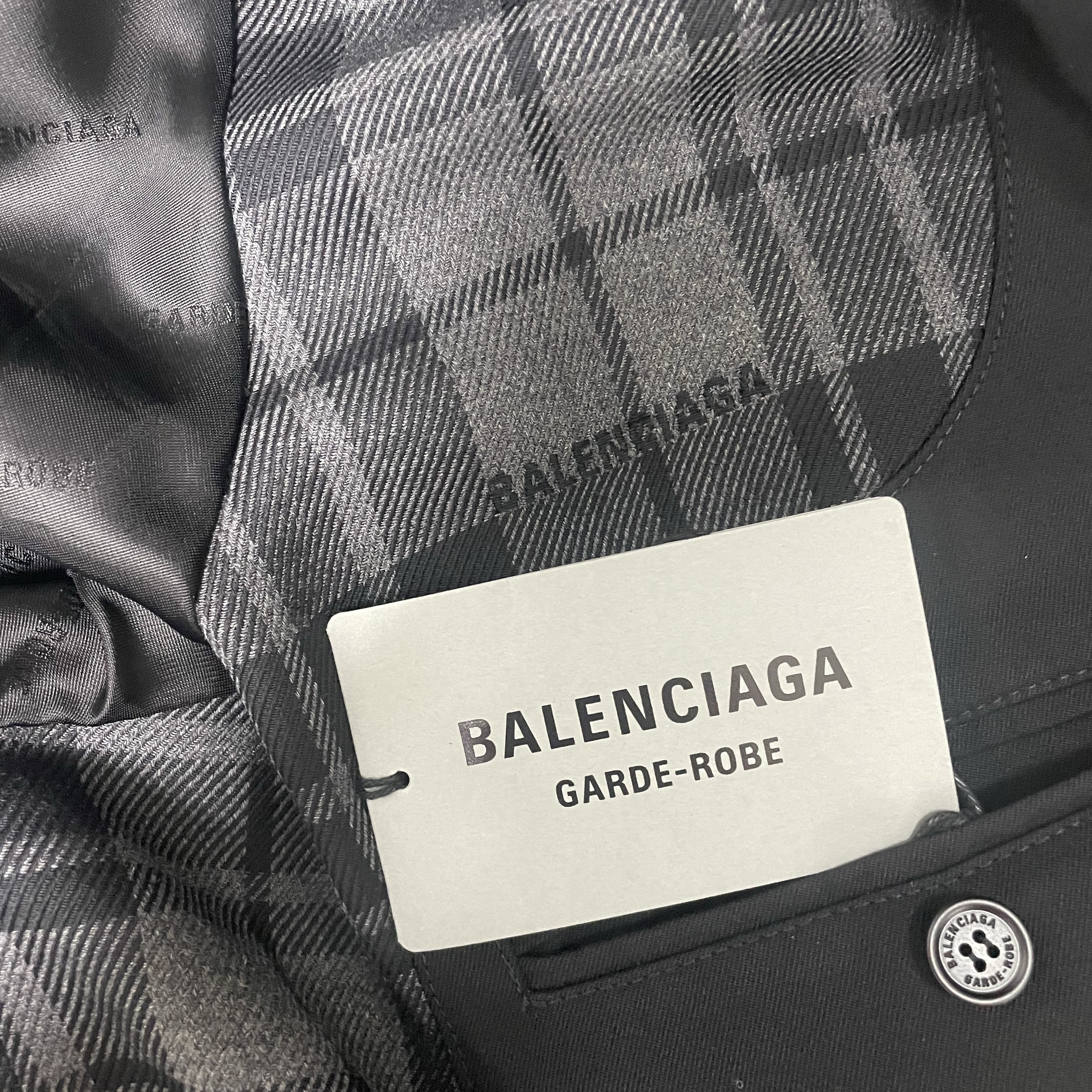 Balenciaga XL Army Boots Full Eva Black, Balenciaga Oversized Raglan Carcoat Black 착용 스타일 - 3