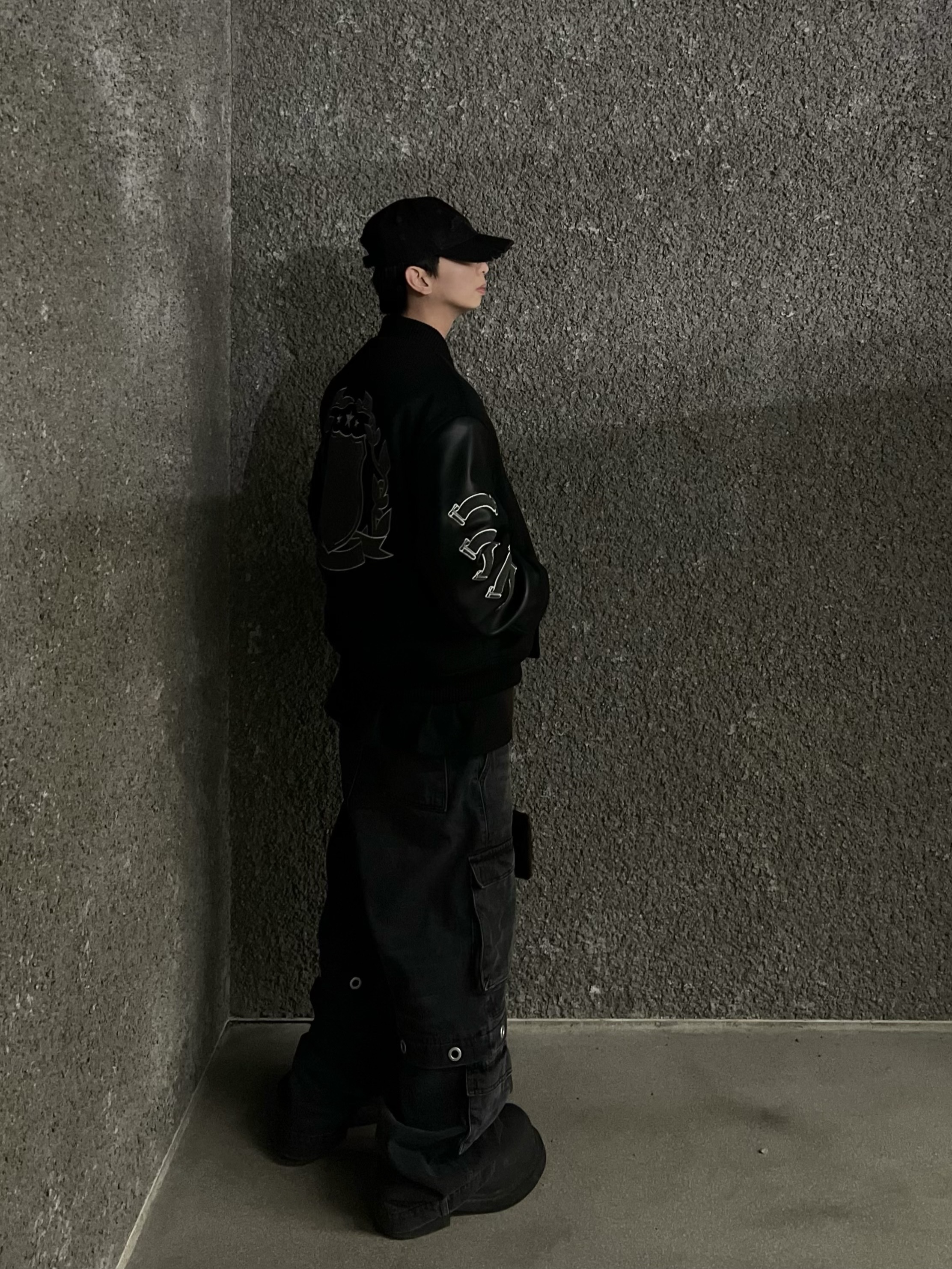 Project G/R Crashed Cap Black, MJD Eyelet Cargo Denim Pants Black 착용 스타일 - 5
