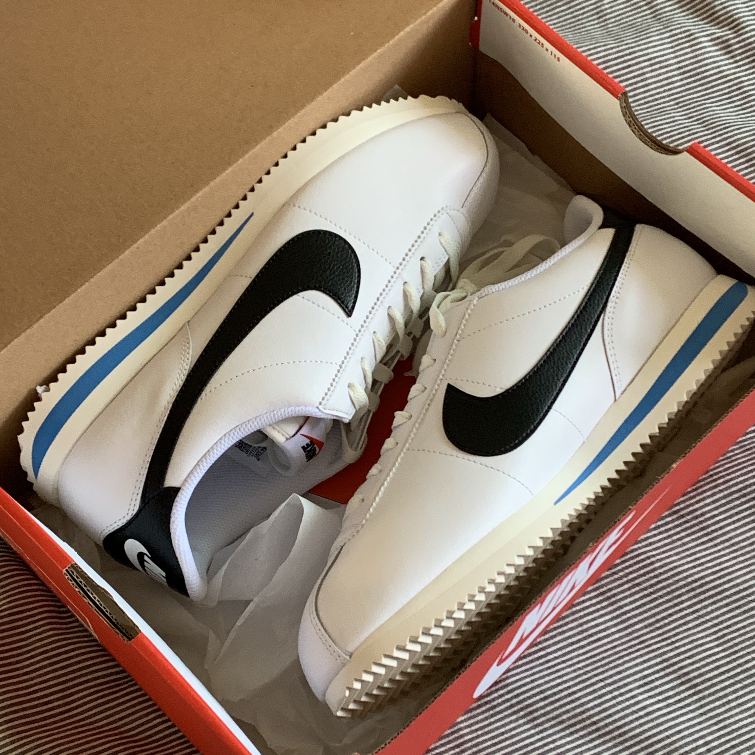 Nike Cortez White and Black 착용 스타일
