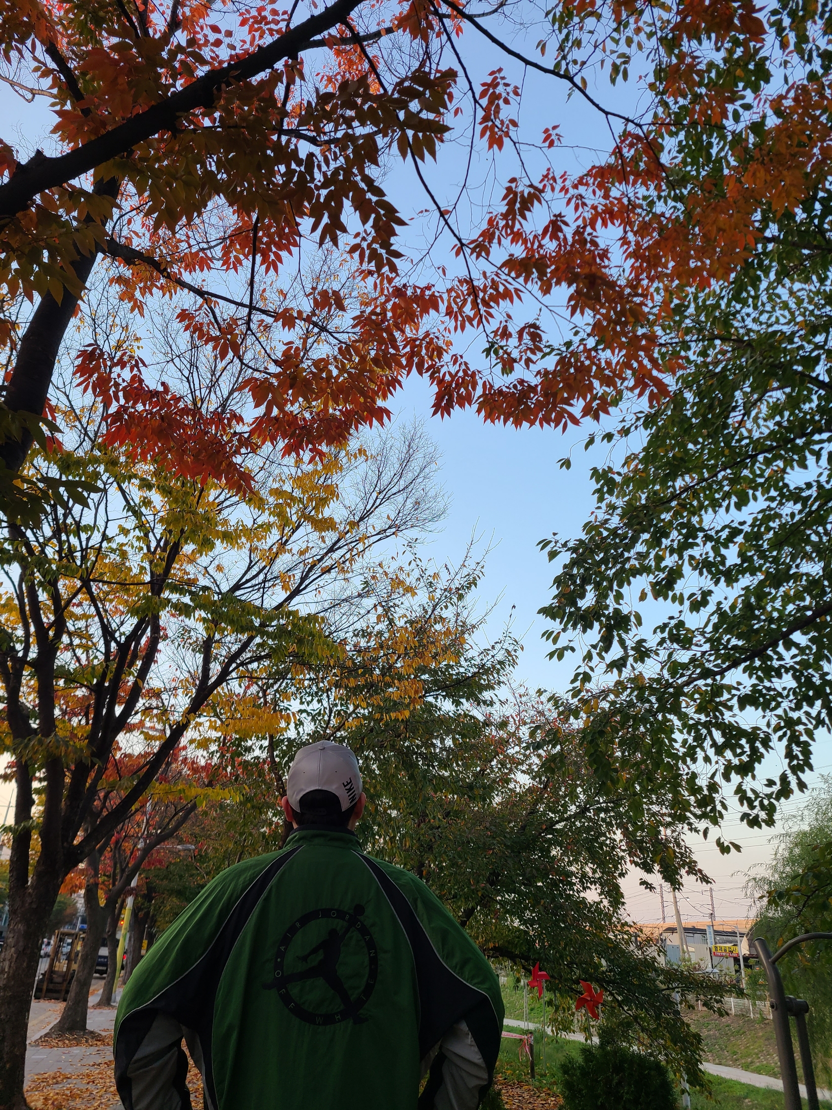 Jordan x Off-White Track Top Forest Green - US/EU 착용 스타일 - 2