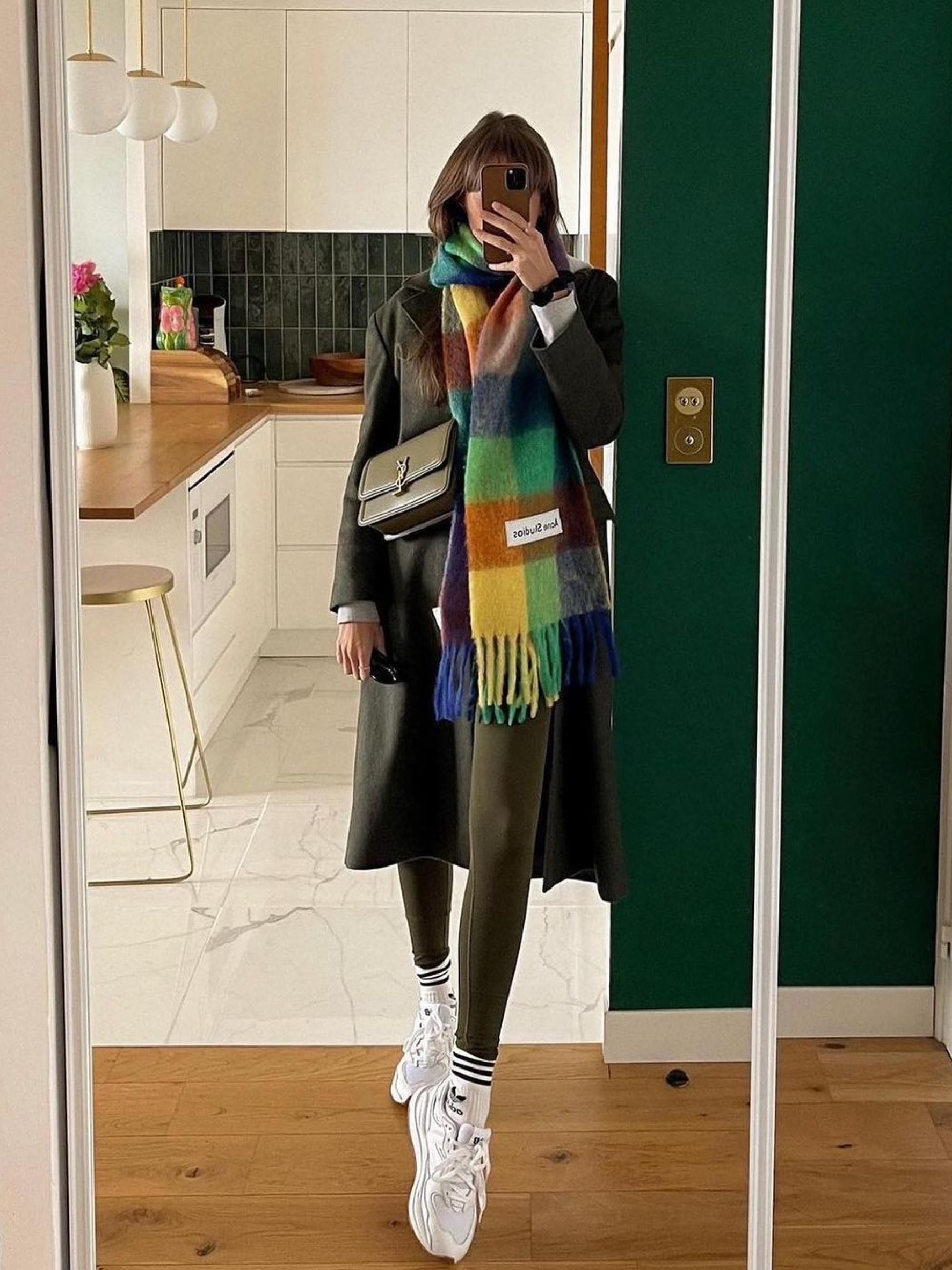 Acne Studios Mohair Check Muffler Pastel Blue Beige, Acne Studios Mohair Check Muffler Chestnut Brown Yellow Green 착용 스타일 - 2
