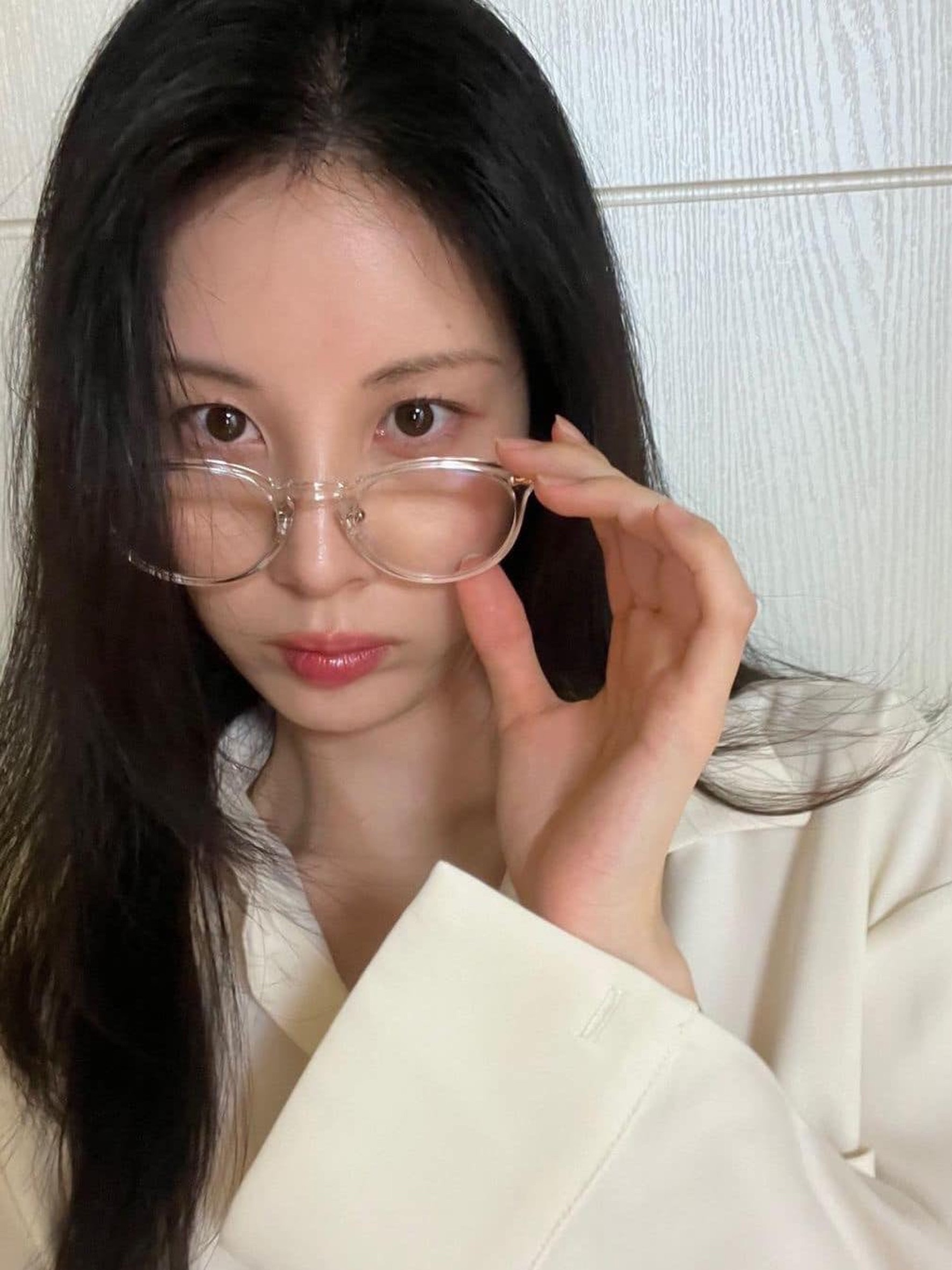 Gentle Monster x Maison Margiela MM010 Clear Black Gradient, JTO Originals AR 46-24 Clear 착용 스타일 - 5