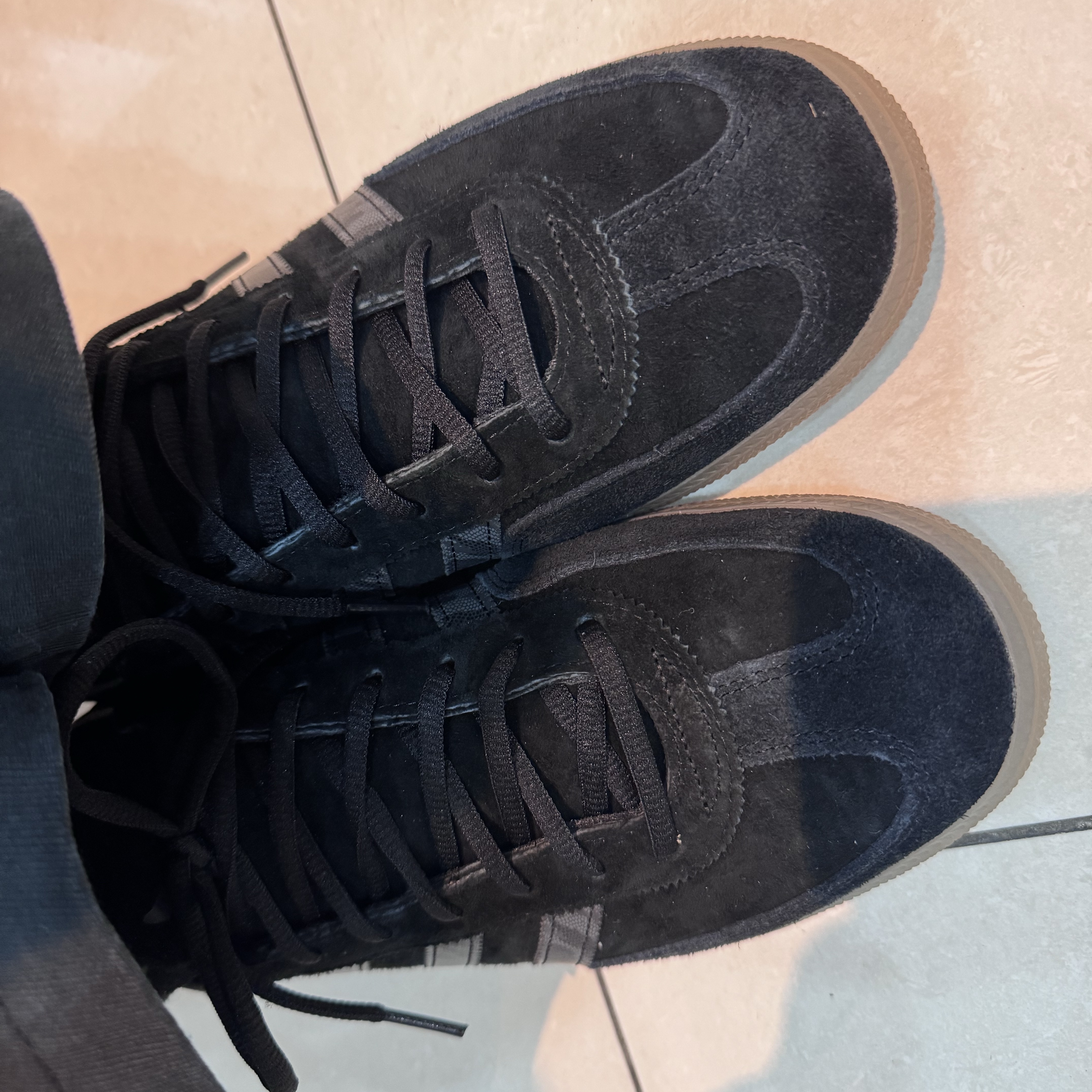 Adidas x Maharishi Spezial Handball Core Black 착용 스타일 - 2