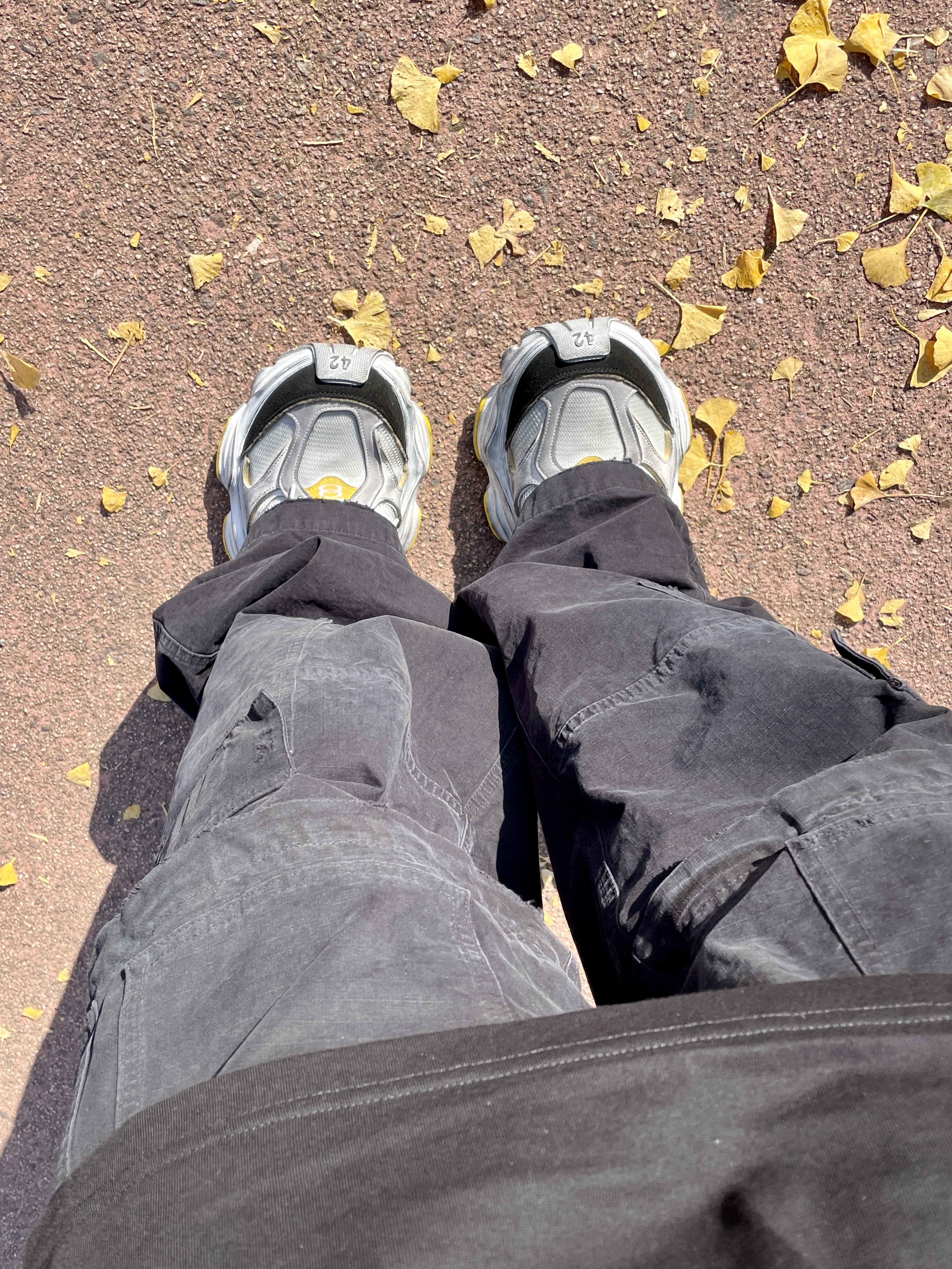 Balenciaga Cargo Sneakers Grey Black Yellow, (W) Balenciaga Cargo Sneakers Grey Black Yellow 착용 스타일 - 2