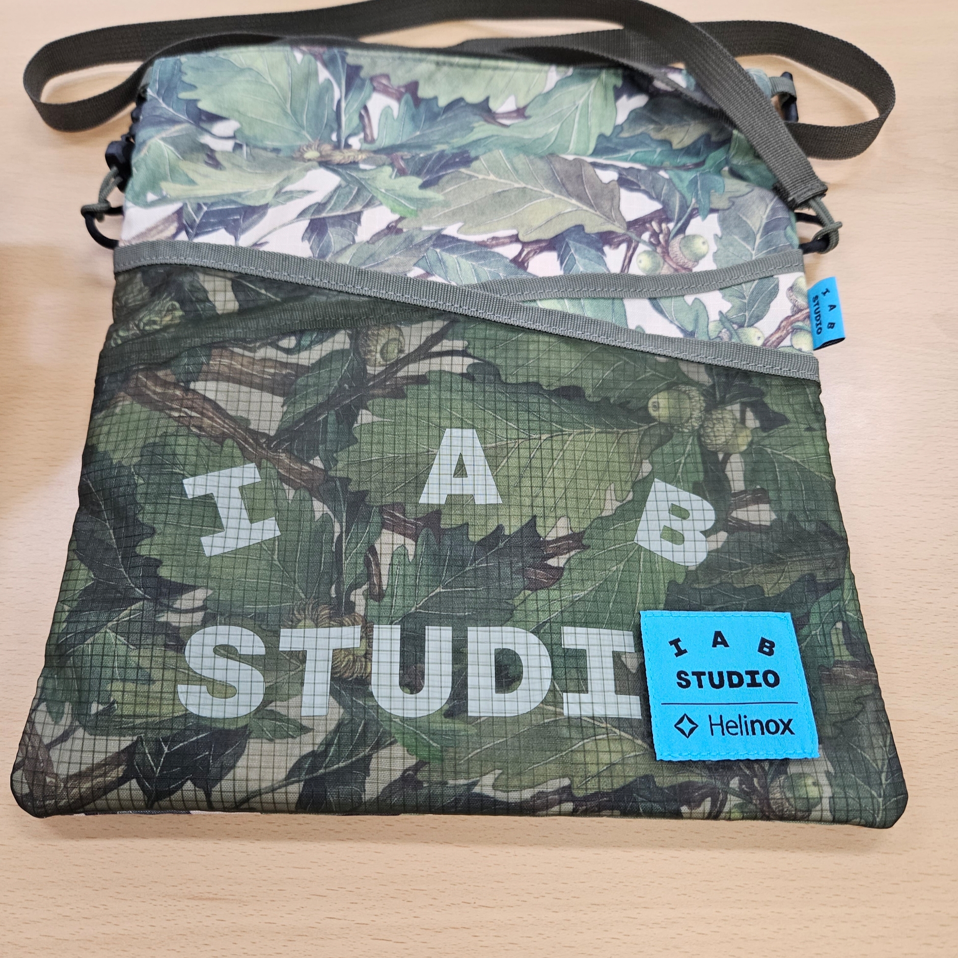 Helinox x IAB Studio Sacoche Standard #1 Bukhansan 착용 스타일