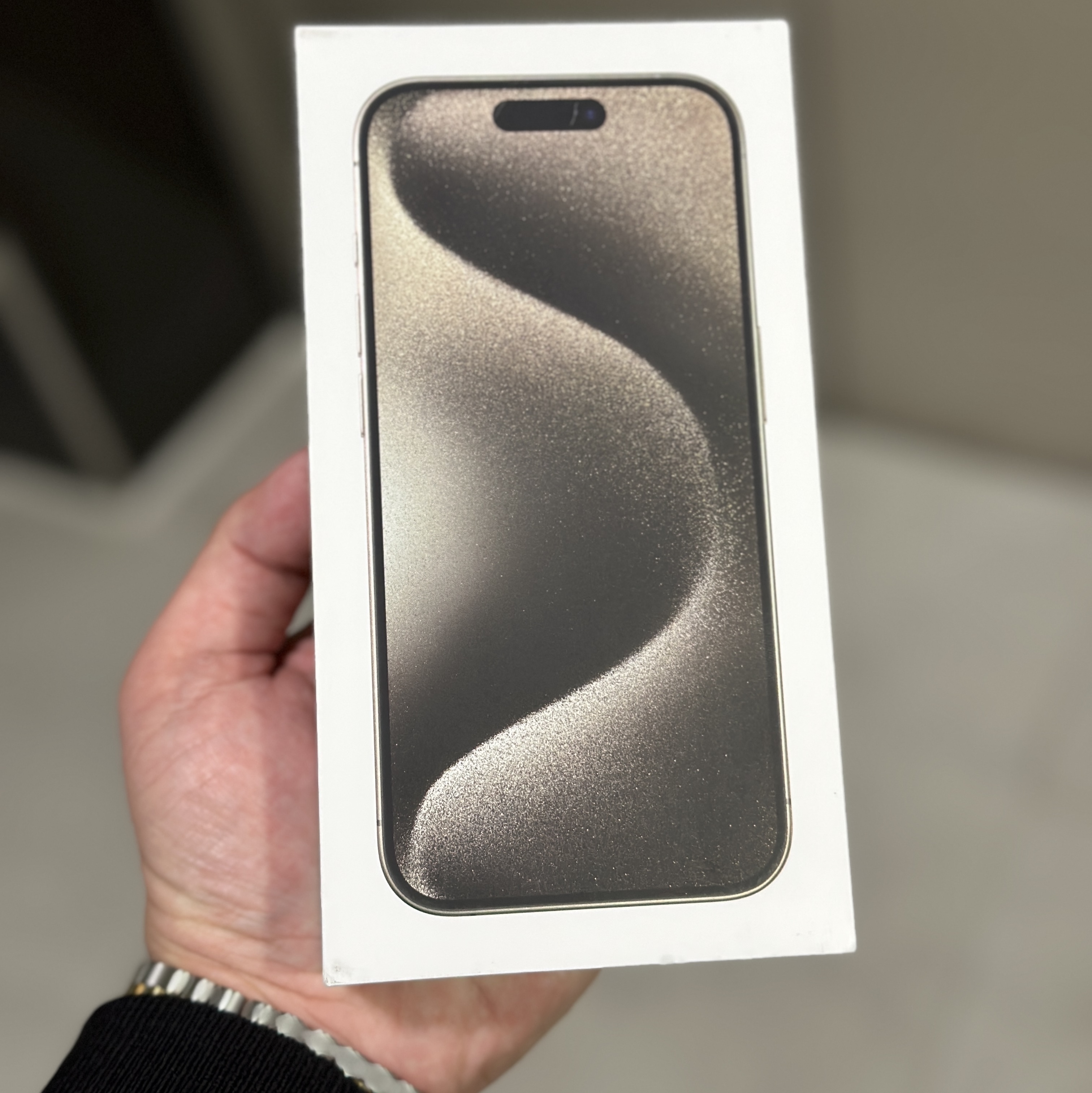 Apple iPhone 15 Pro 512GB Natural Titanium (Korean Ver.) 착용 스타일