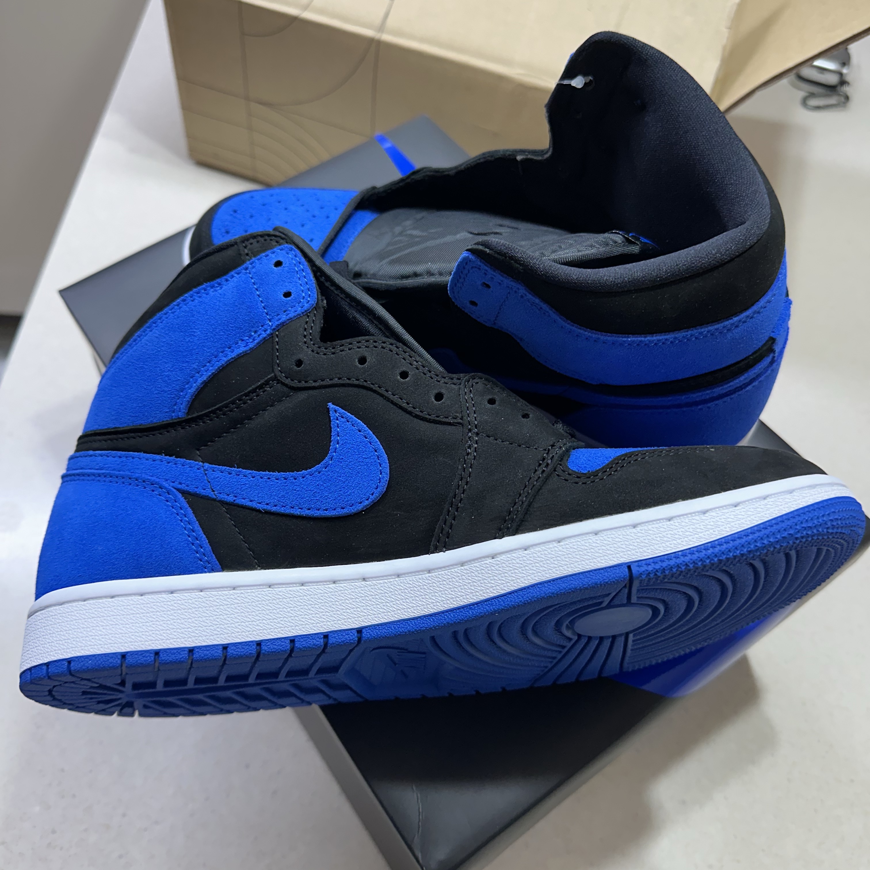 Jordan 1 Retro High OG Royal Reimagined 착용 스타일 - 2