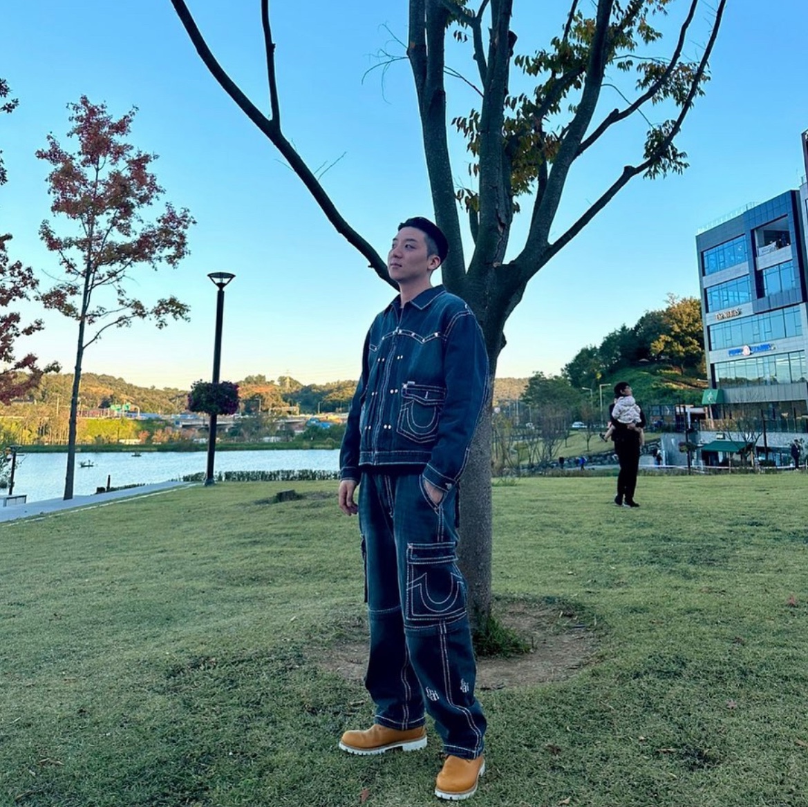 True Religion x Fetch Denim Jacket Indigo, True Religion x Fetch Denim Separate Cargo Pants Indigo 착용 스타일