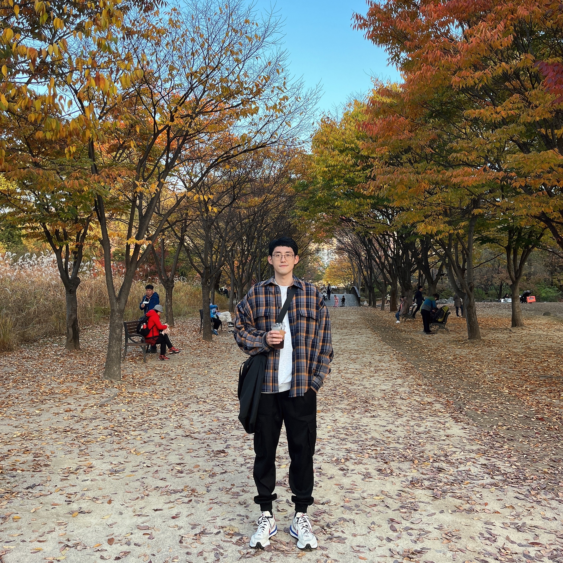 Nike x Sacai VaporWaffle Royal Fuchsia 착용 스타일