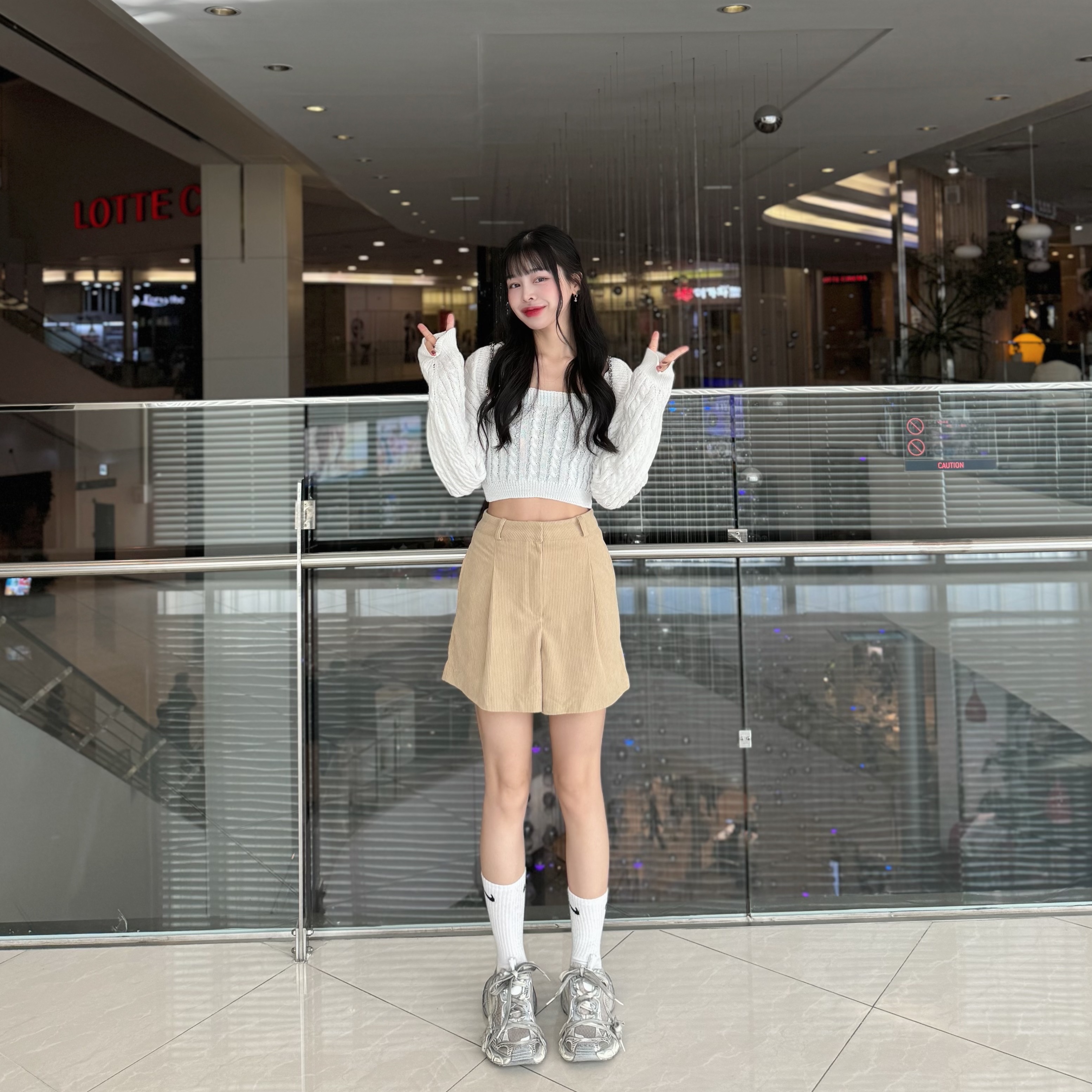 Balenciaga 3XL Sneakers Light Beige, (W) Balenciaga 3XL Sneakers Light Beige 착용 스타일