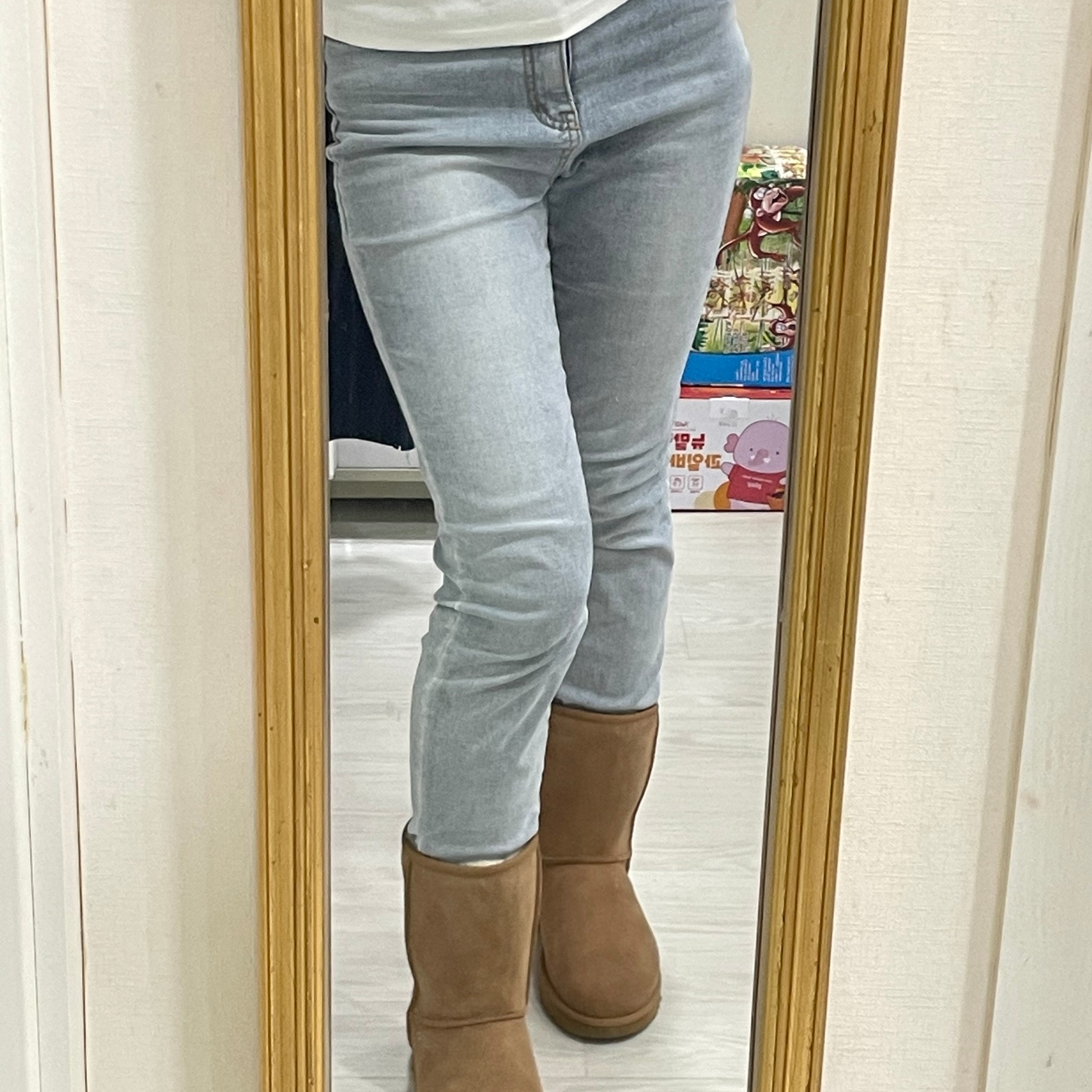 (W) UGG Classic Short II Boots Chestnut 착용 스타일 - 2