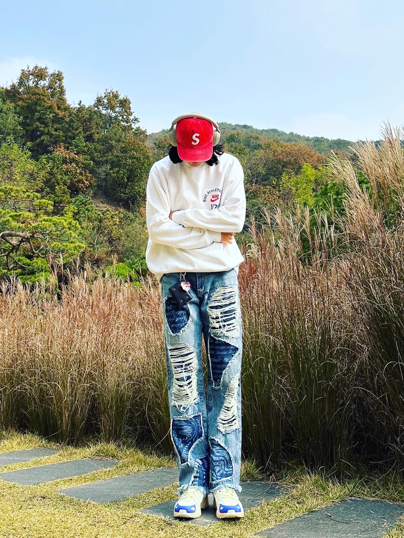 Sony WH-1000XM5 Silver (Korean Ver.), Supreme Pigment Print S Logo 6-Panel Red - 23FW 착용 스타일 - 1